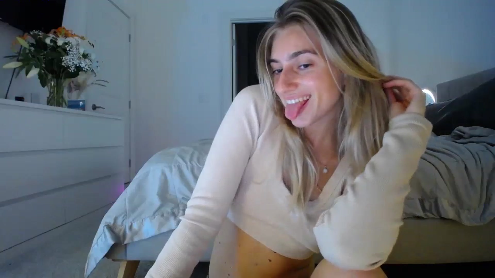 Gallery image thumbnail from Vodka_Queen's myfreecams stream on, 01/17/2024, 05:52 image 13 of 20
