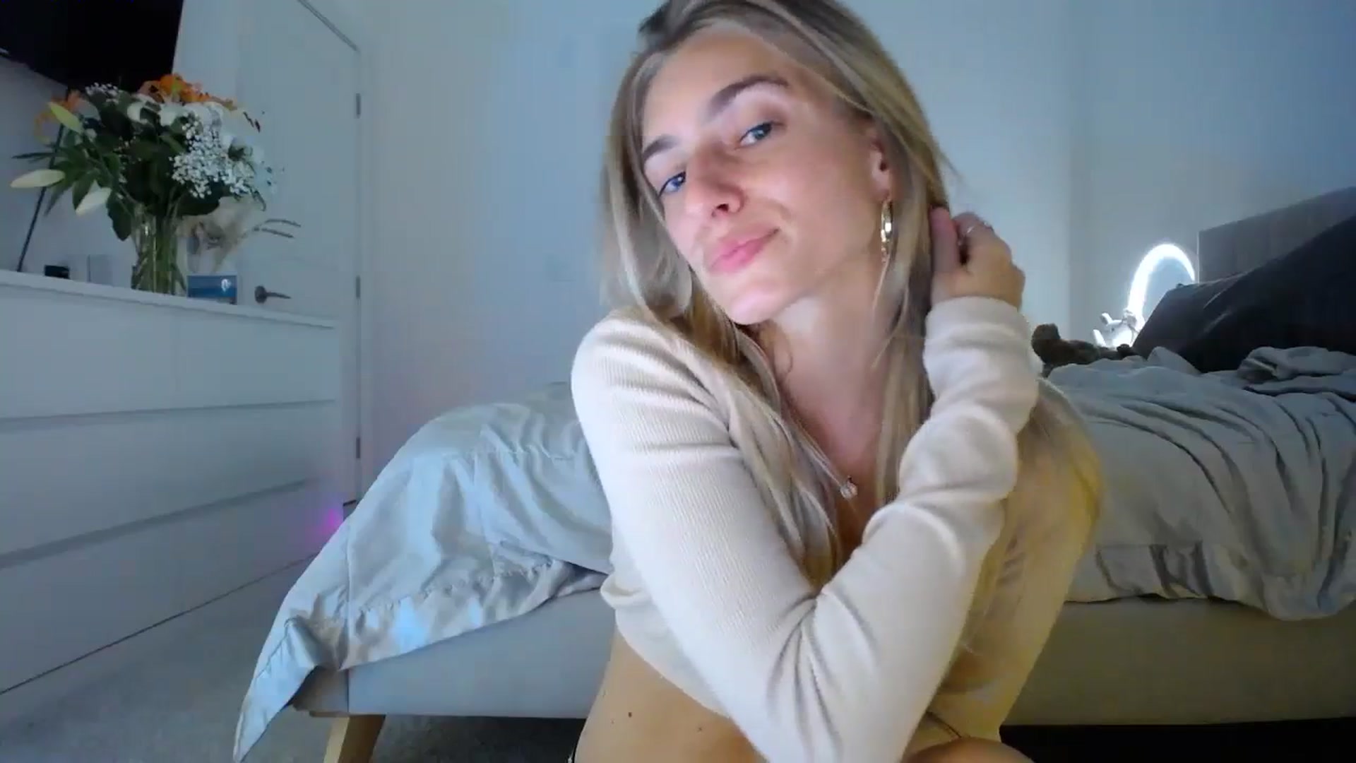 Gallery image thumbnail from Vodka_Queen's myfreecams stream on, 01/17/2024, 05:52 image 15 of 20