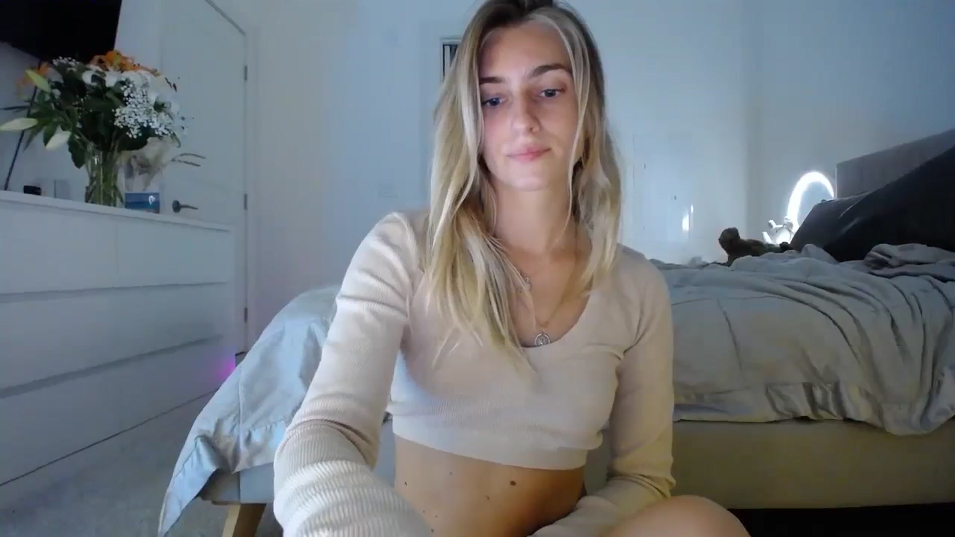 Gallery image thumbnail from Vodka_Queen's myfreecams stream on, 01/17/2024, 05:52 image 2 of 20