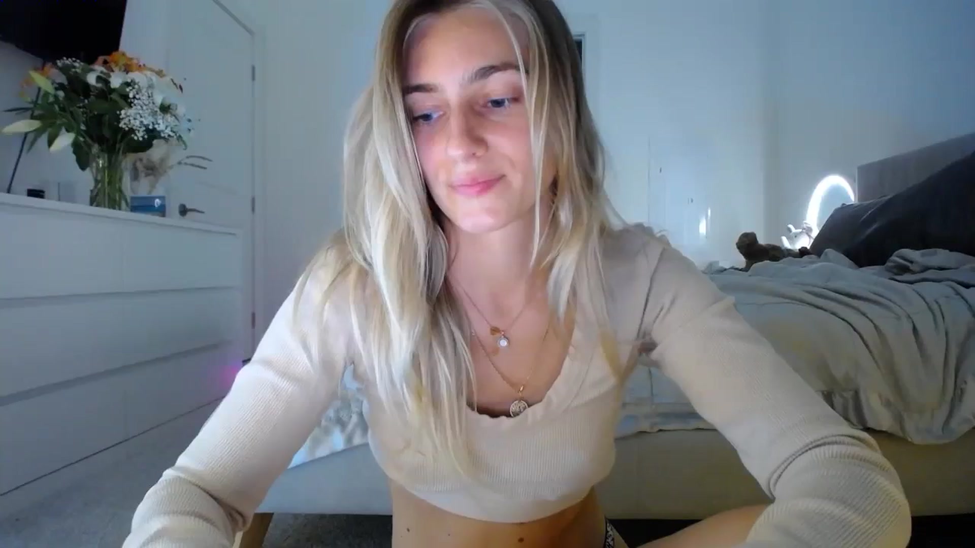 Gallery image thumbnail from Vodka_Queen's myfreecams stream on, 01/17/2024, 05:52 image 7 of 20