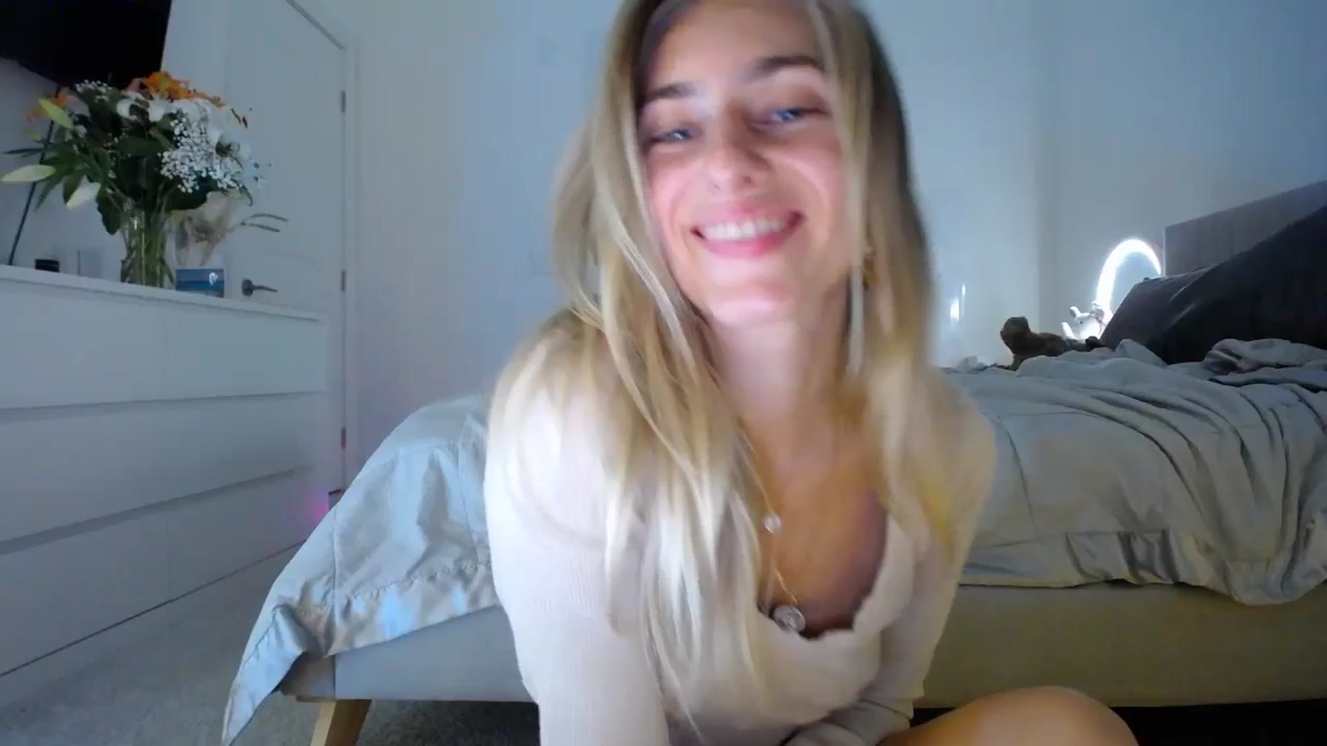 Gallery image thumbnail from Vodka_Queen's myfreecams stream on, 01/17/2024, 05:52 image 6 of 20
