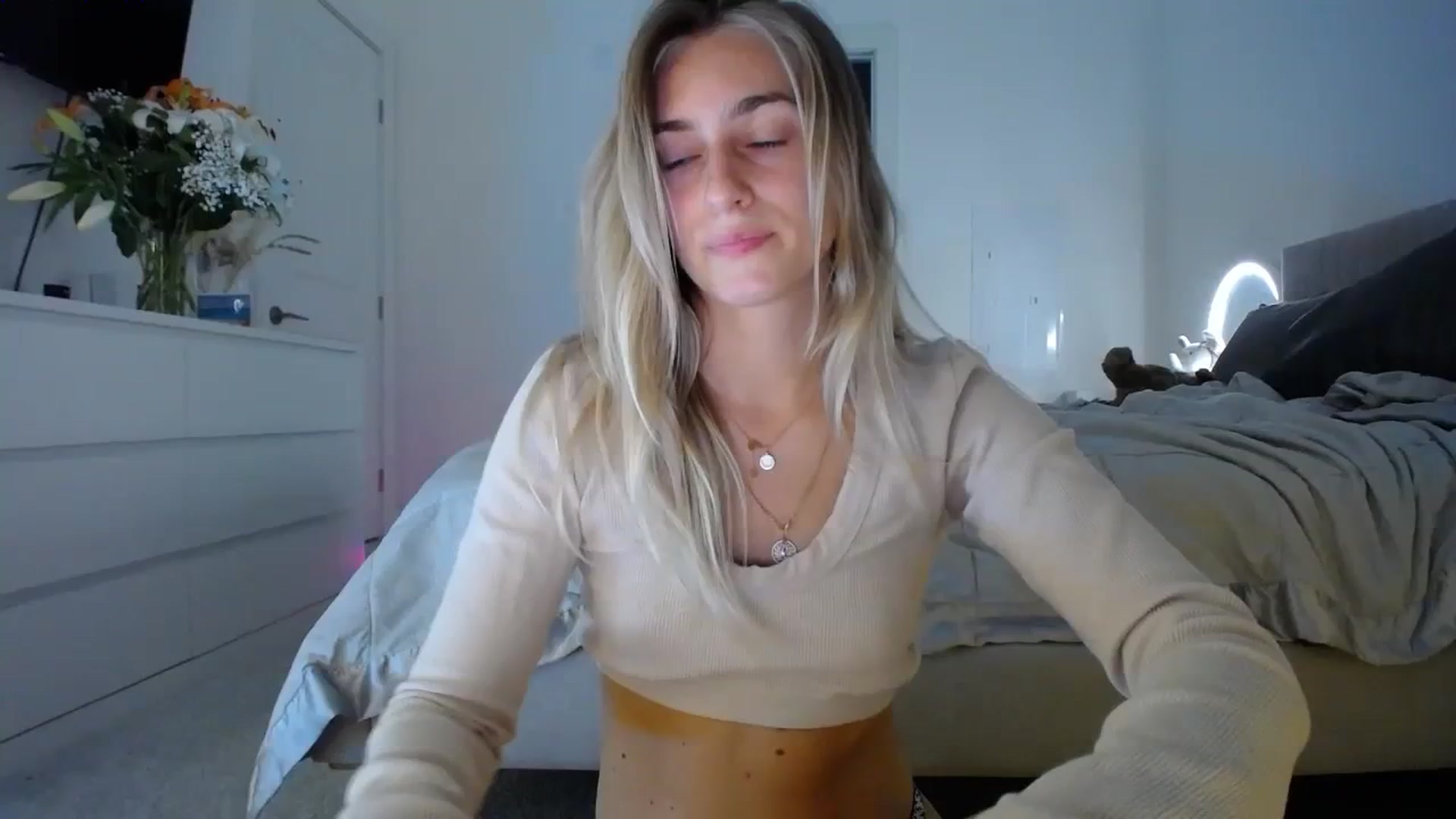 Gallery image thumbnail from Vodka_Queen's myfreecams stream on, 01/17/2024, 05:52 image 9 of 20