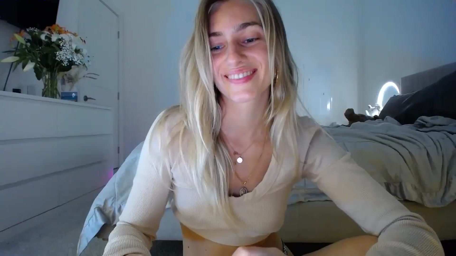 Gallery image thumbnail from Vodka_Queen's myfreecams stream on, 01/17/2024, 05:52 image 8 of 20