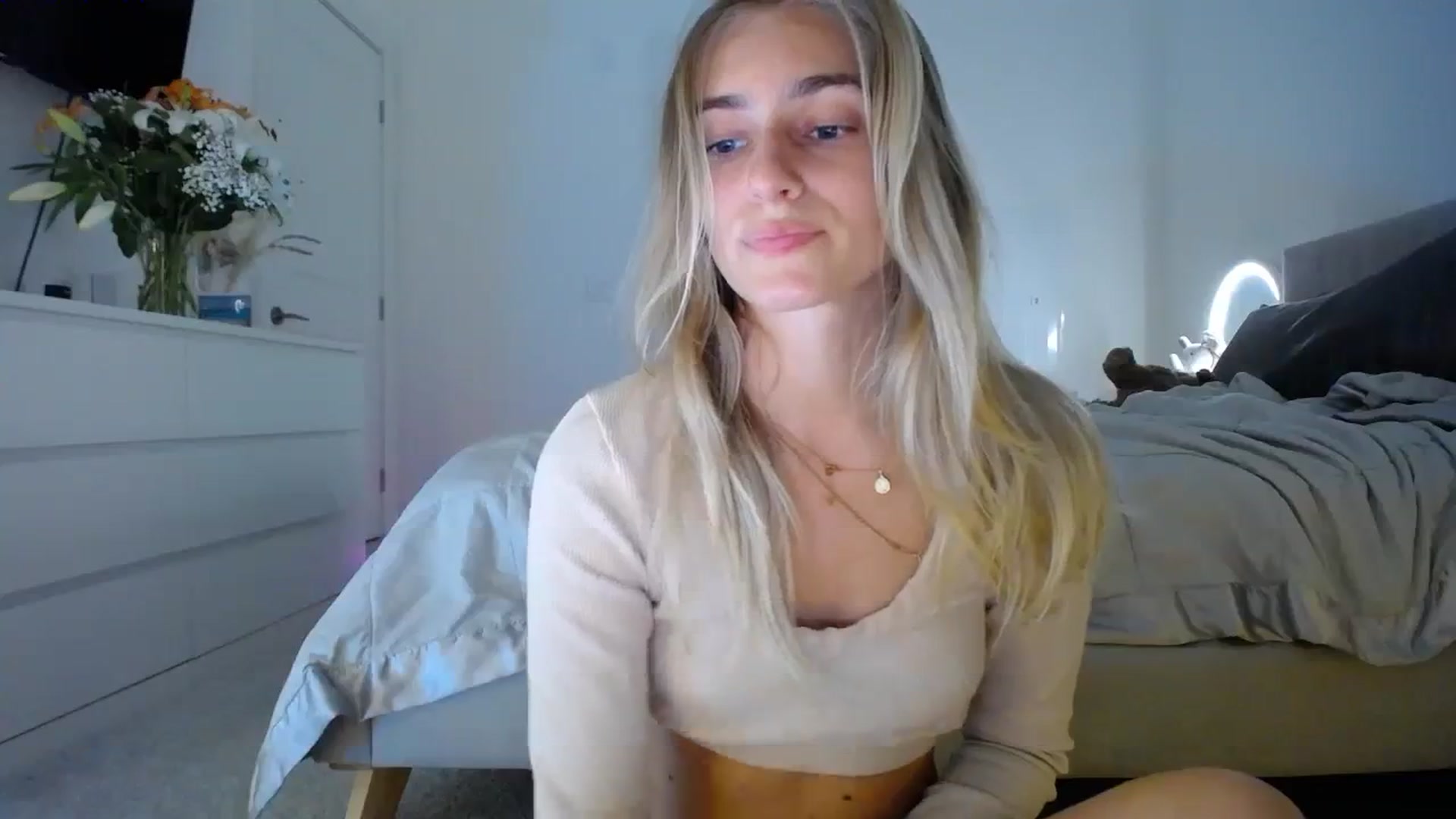 Gallery image thumbnail from Vodka_Queen's myfreecams stream on, 01/17/2024, 05:52 image 14 of 20