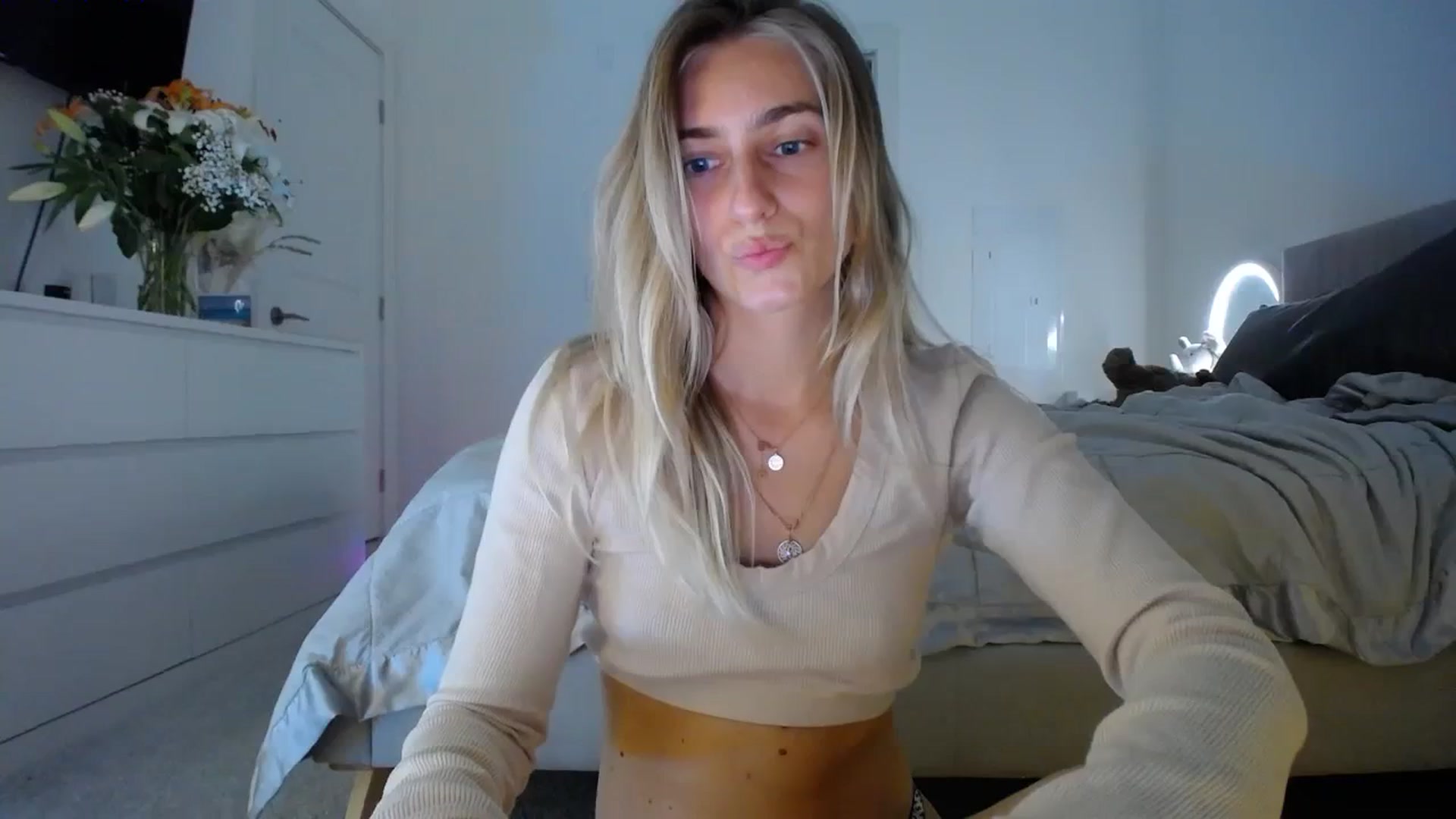 Gallery image thumbnail from Vodka_Queen's myfreecams stream on, 01/17/2024, 05:52 image 10 of 20