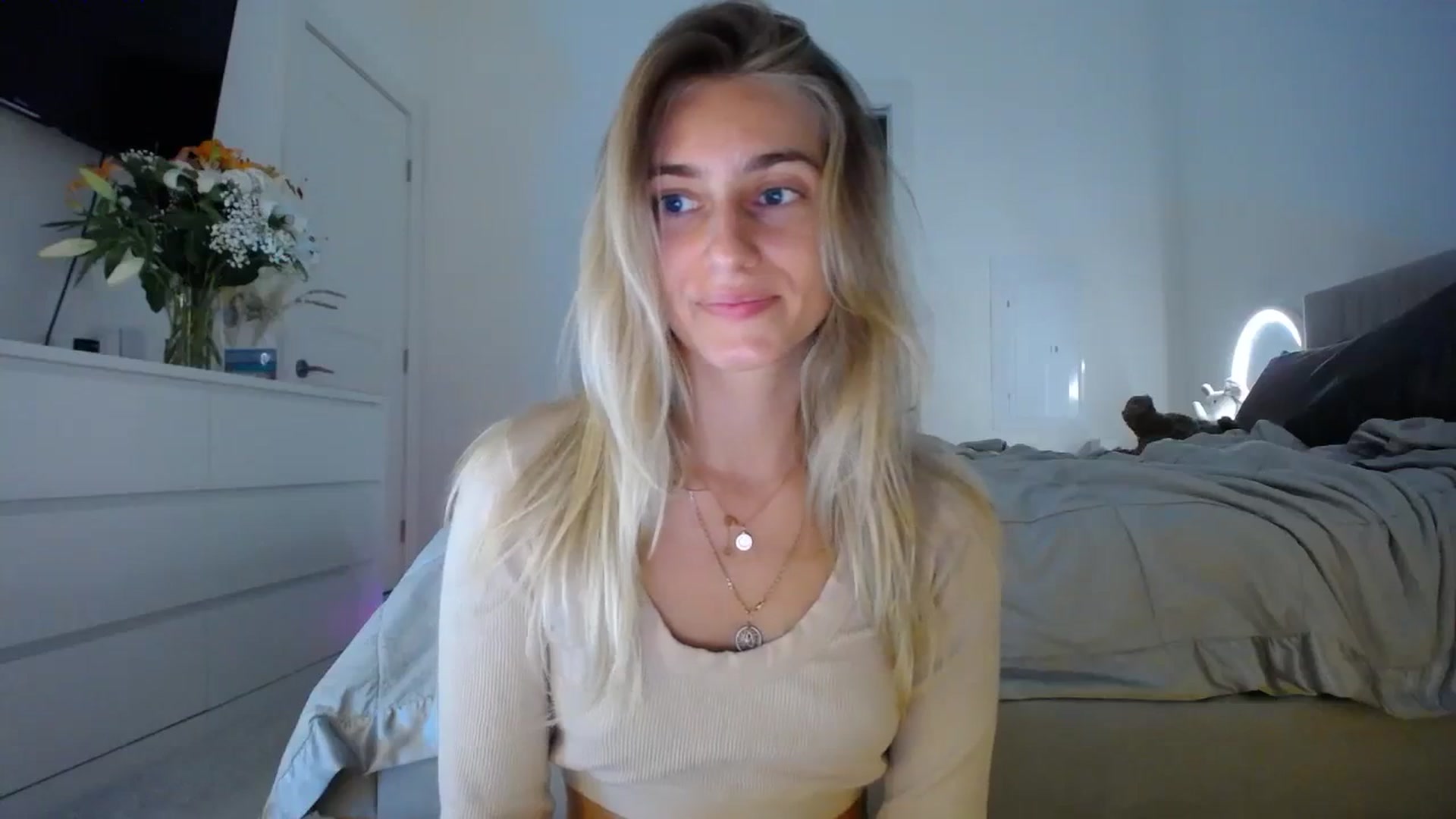 Gallery image thumbnail from Vodka_Queen's myfreecams stream on, 01/17/2024, 07:16 image 8 of 20