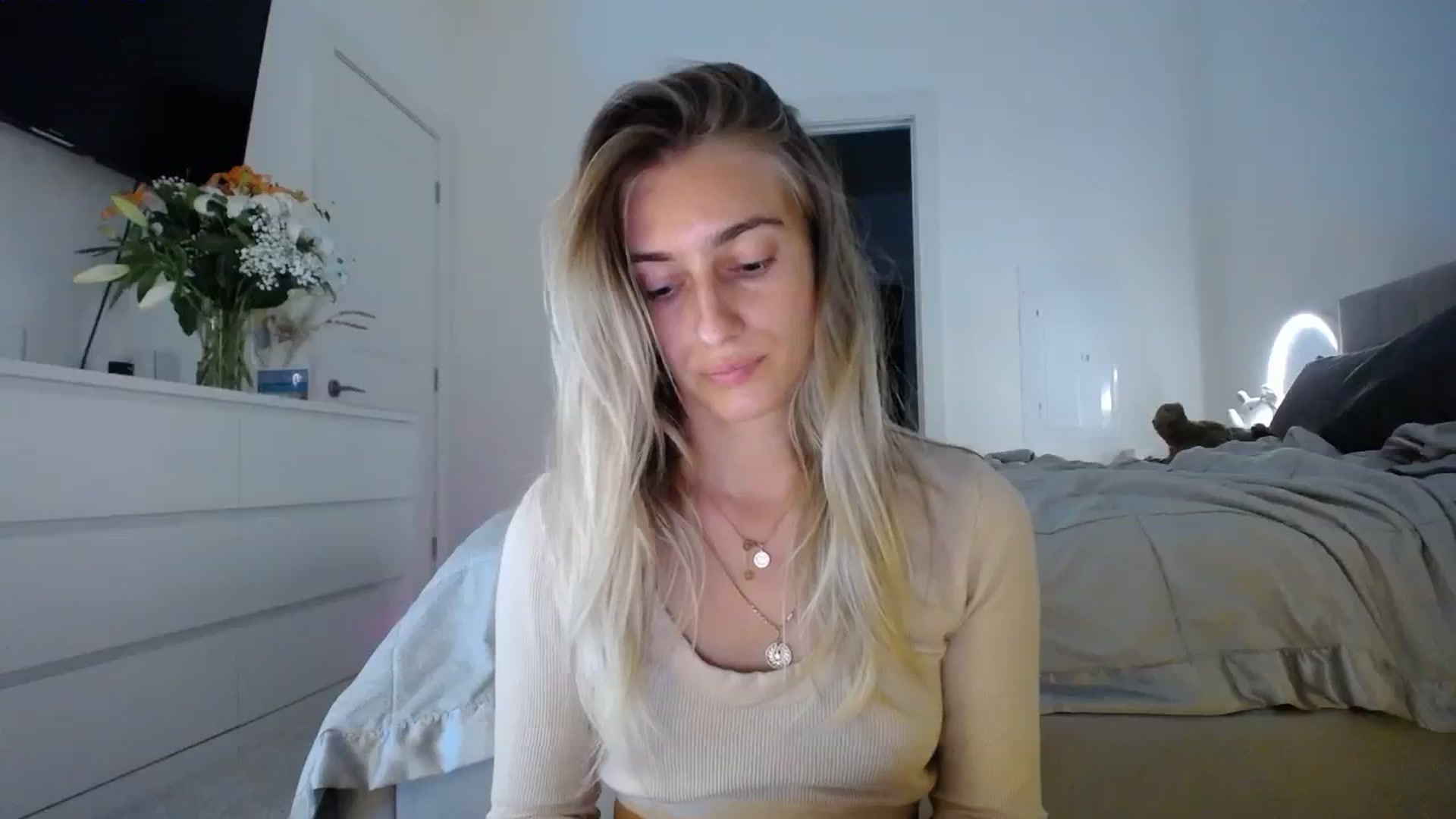 Gallery image thumbnail from Vodka_Queen's myfreecams stream on, 01/17/2024, 07:16 image 19 of 20
