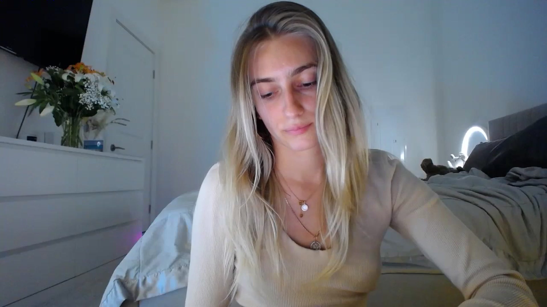 Gallery image thumbnail from Vodka_Queen's myfreecams stream on, 01/17/2024, 07:16 image 5 of 20