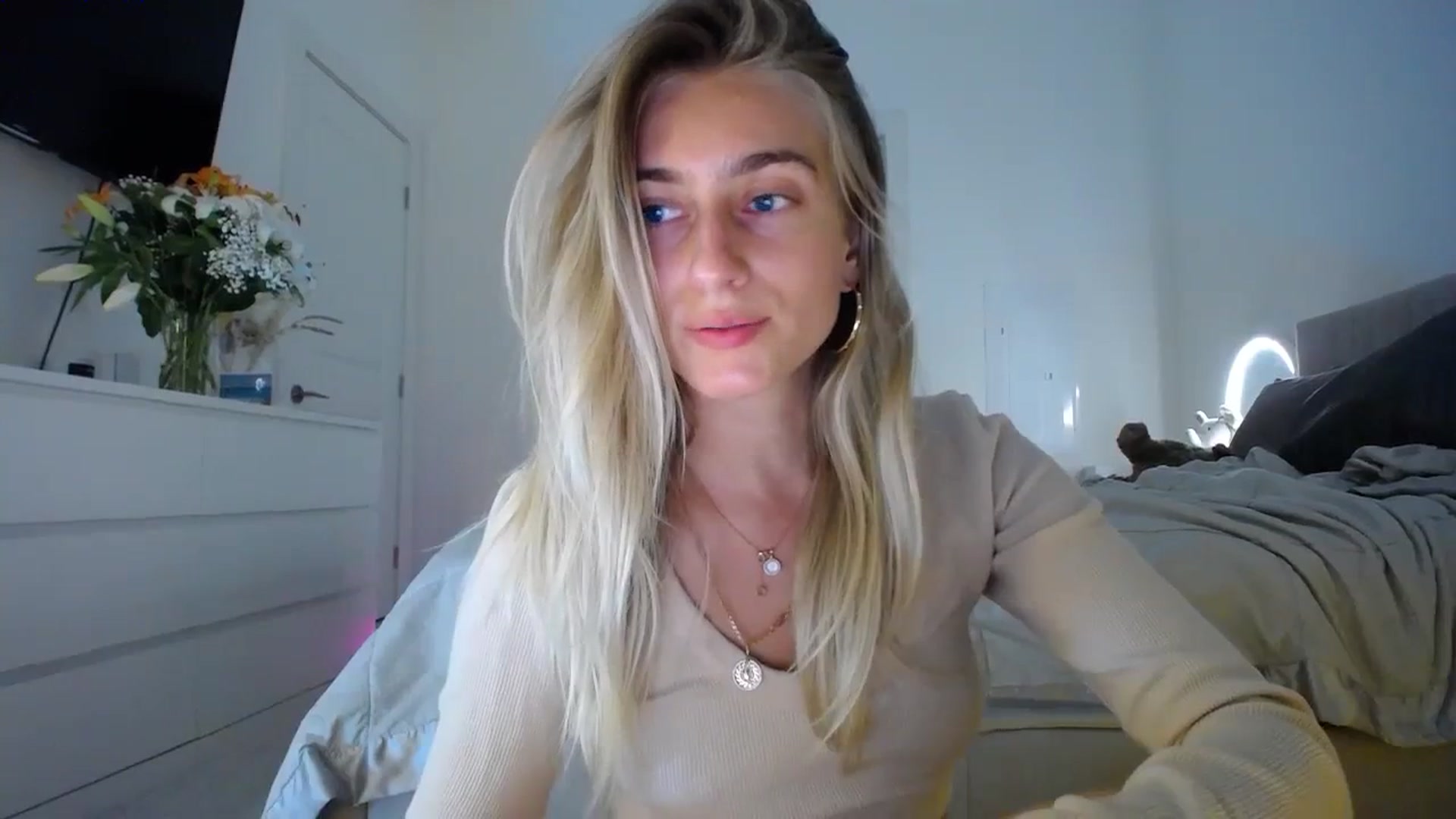 Gallery image thumbnail from Vodka_Queen's myfreecams stream on, 01/17/2024, 07:16 image 2 of 20