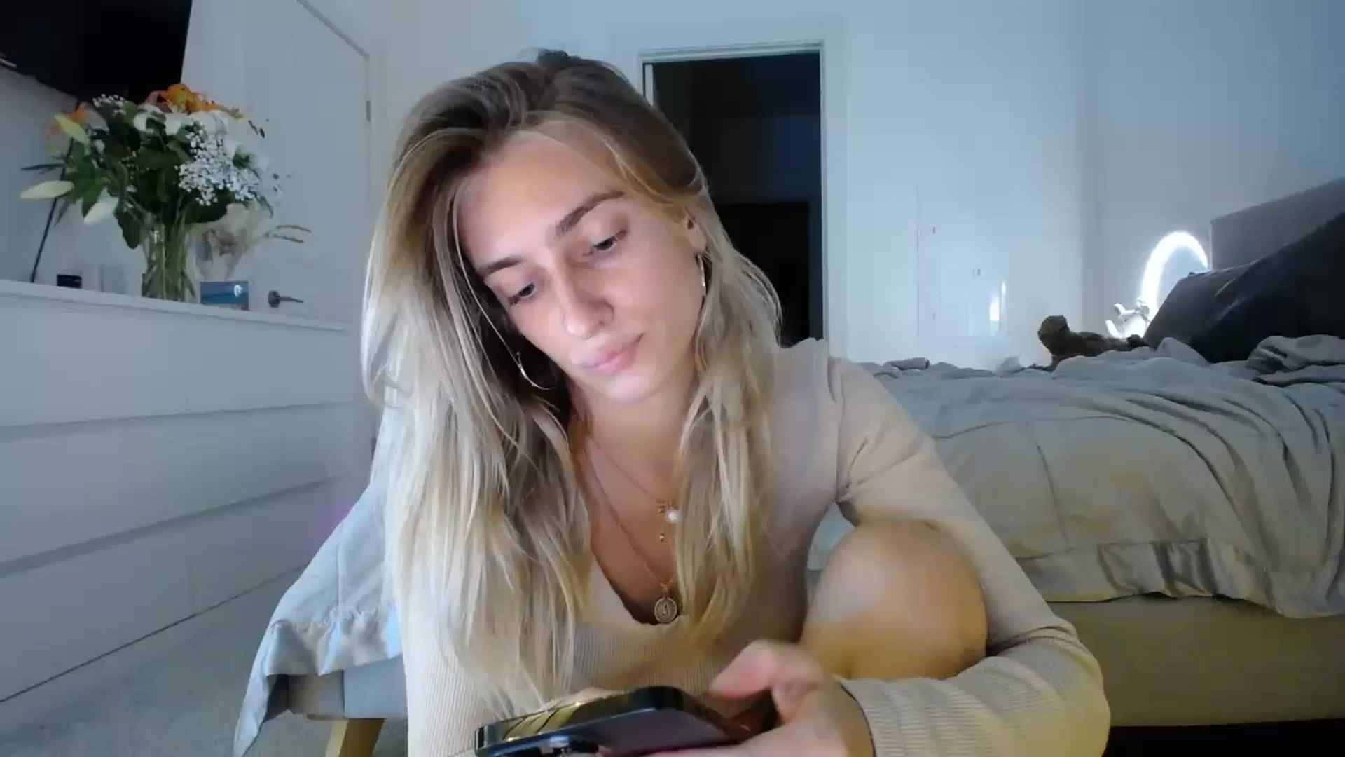 Gallery image thumbnail from Vodka_Queen's myfreecams stream on, 01/17/2024, 07:16 image 17 of 20