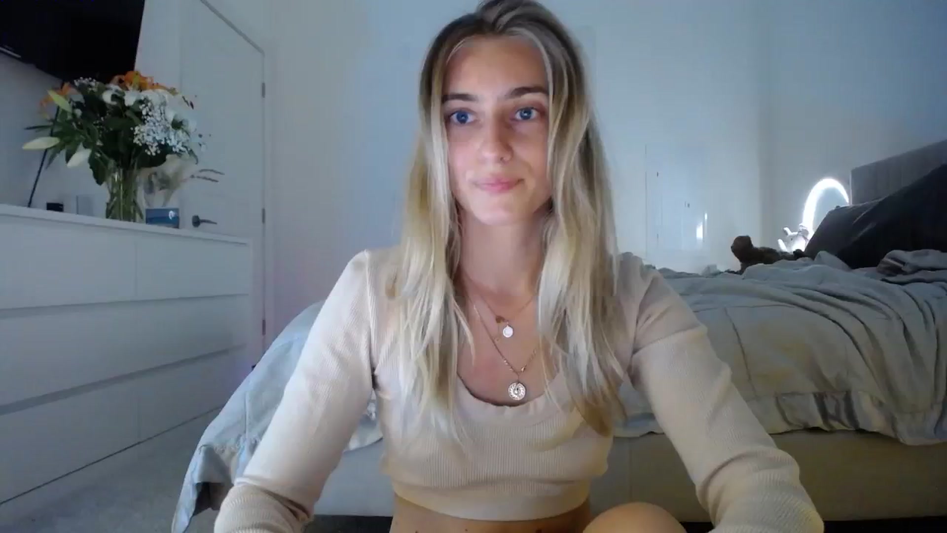 Gallery image thumbnail from Vodka_Queen's myfreecams stream on, 01/17/2024, 07:16 image 11 of 20