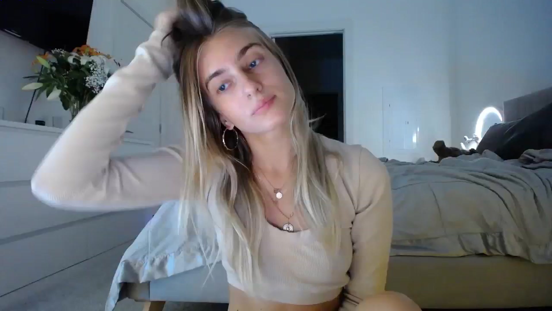 Gallery image thumbnail from Vodka_Queen's myfreecams stream on, 01/17/2024, 07:16 image 12 of 20