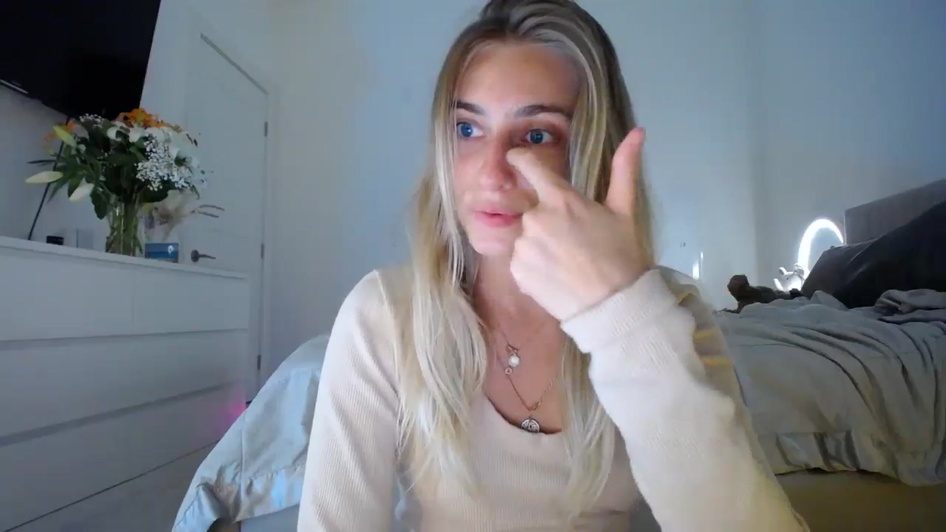 Gallery image thumbnail from Vodka_Queen's myfreecams stream on, 01/17/2024, 07:16 image 4 of 20