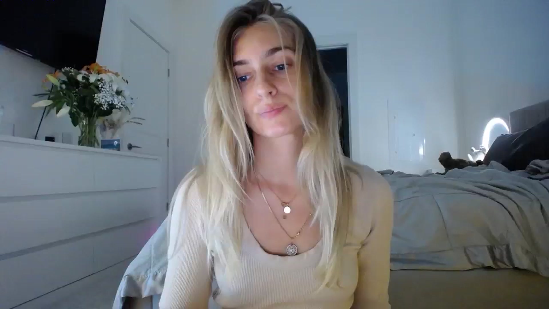 Gallery image thumbnail from Vodka_Queen's myfreecams stream on, 01/17/2024, 07:16 image 20 of 20