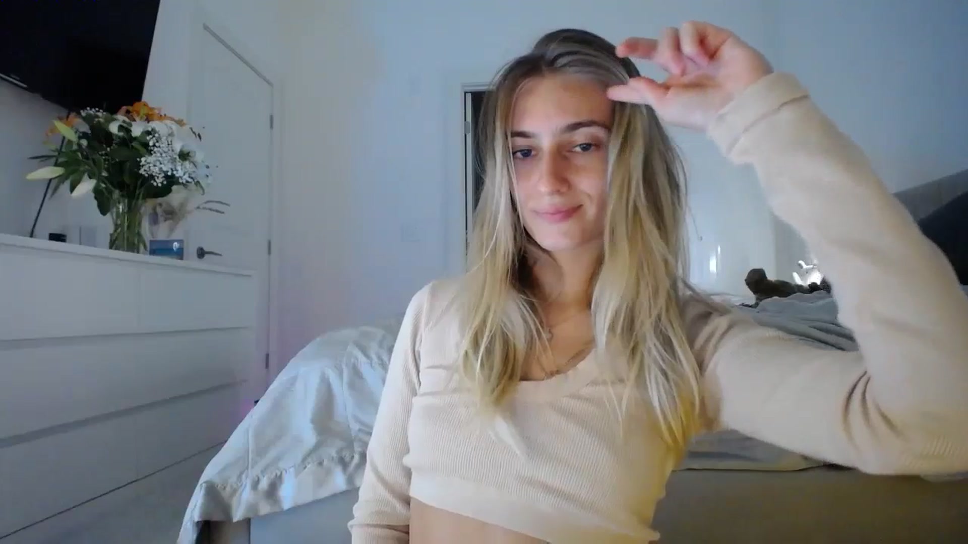 Gallery image thumbnail from Vodka_Queen's myfreecams stream on, 01/17/2024, 07:16 image 9 of 20