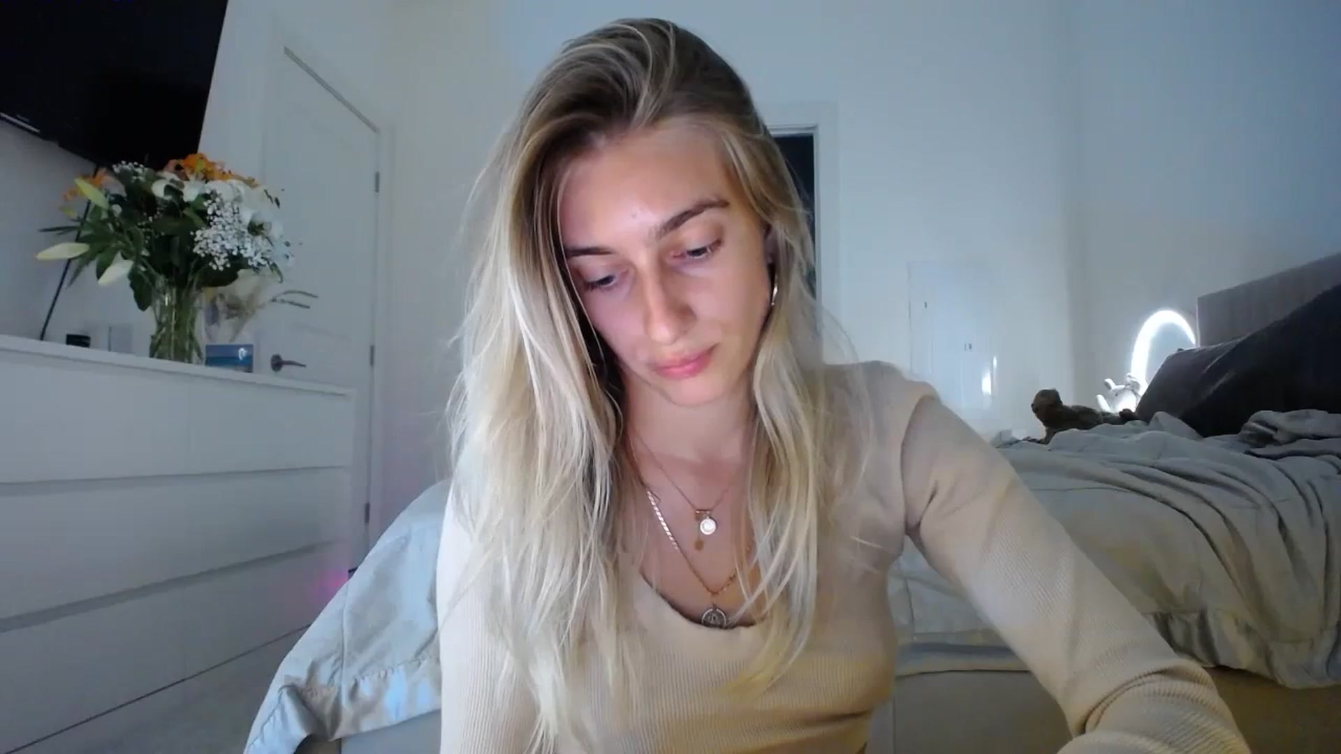 Gallery image thumbnail from Vodka_Queen's myfreecams stream on, 01/17/2024, 07:16 image 6 of 20