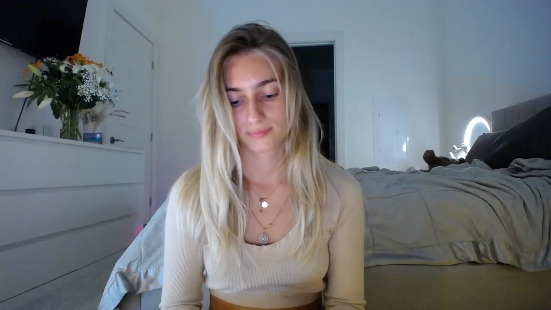 Gallery image thumbnail from Vodka_Queen's myfreecams stream on, 01/17/2024, 07:16 image 1 of 20