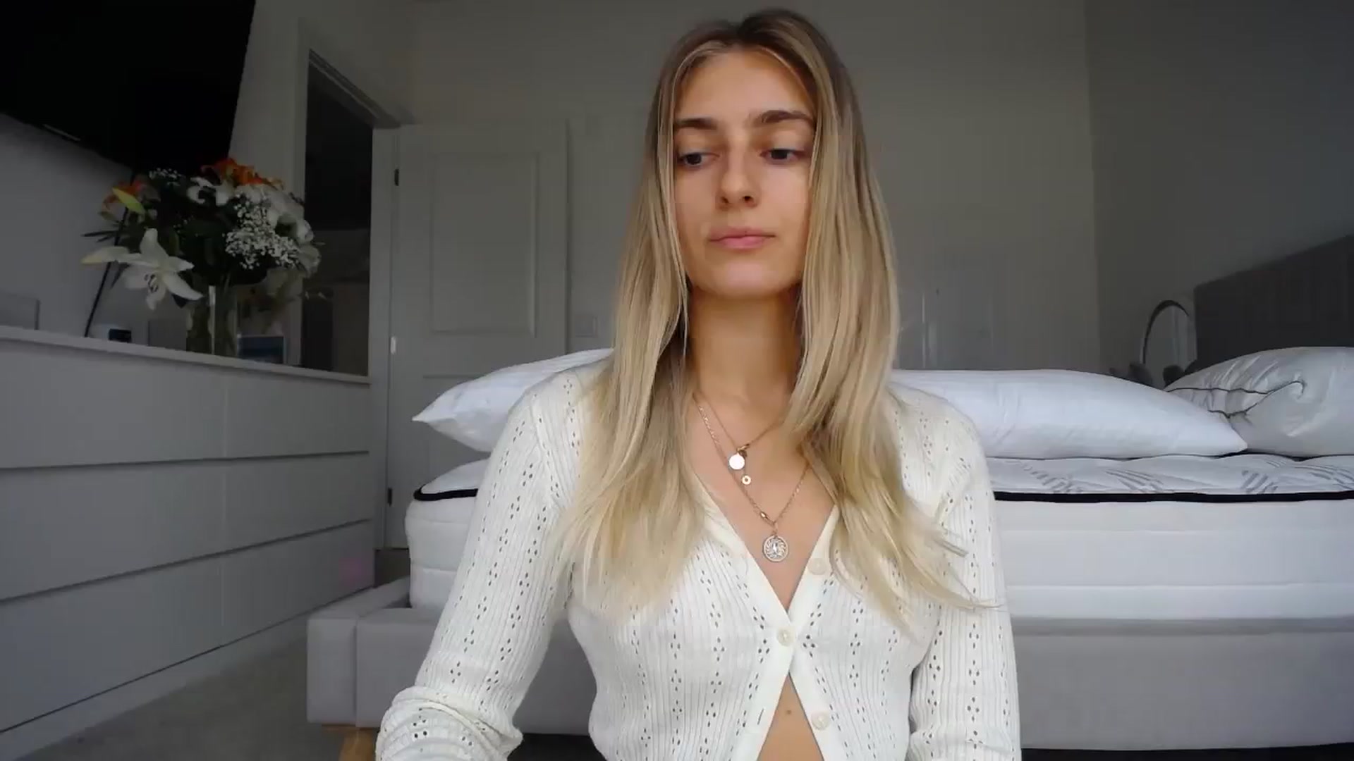 Gallery image thumbnail from Vodka_Queen's myfreecams stream on, 01/17/2024, 23:22 image 11 of 20