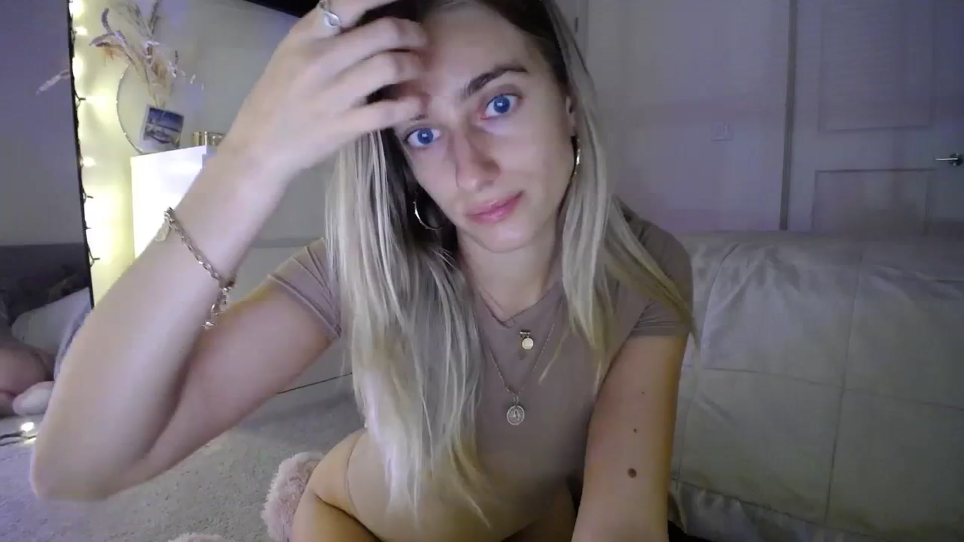 Gallery image thumbnail from Vodka_Queen's myfreecams stream on, 01/21/2024, 01:58 image 13 of 20