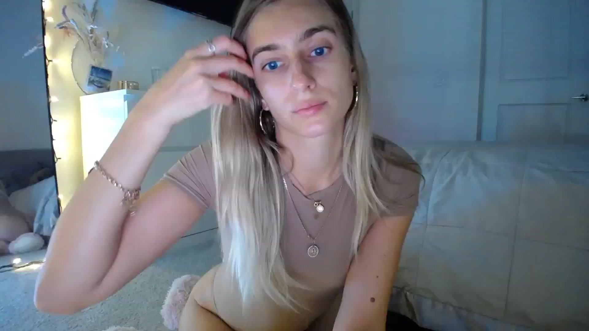 Gallery image thumbnail from Vodka_Queen's myfreecams stream on, 01/21/2024, 01:58 image 16 of 20