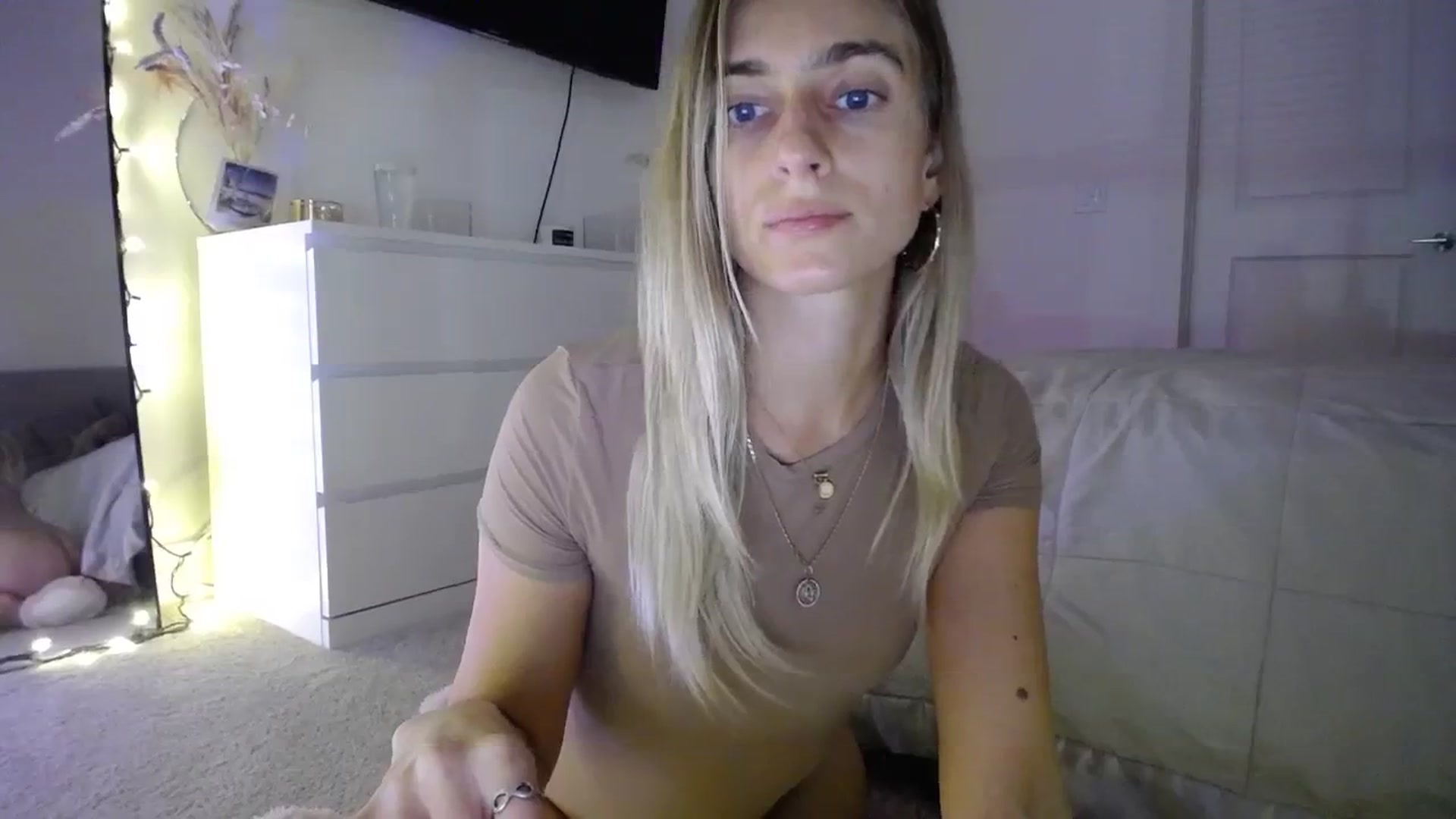 Gallery image thumbnail from Vodka_Queen's myfreecams stream on, 01/21/2024, 01:58 image 14 of 20
