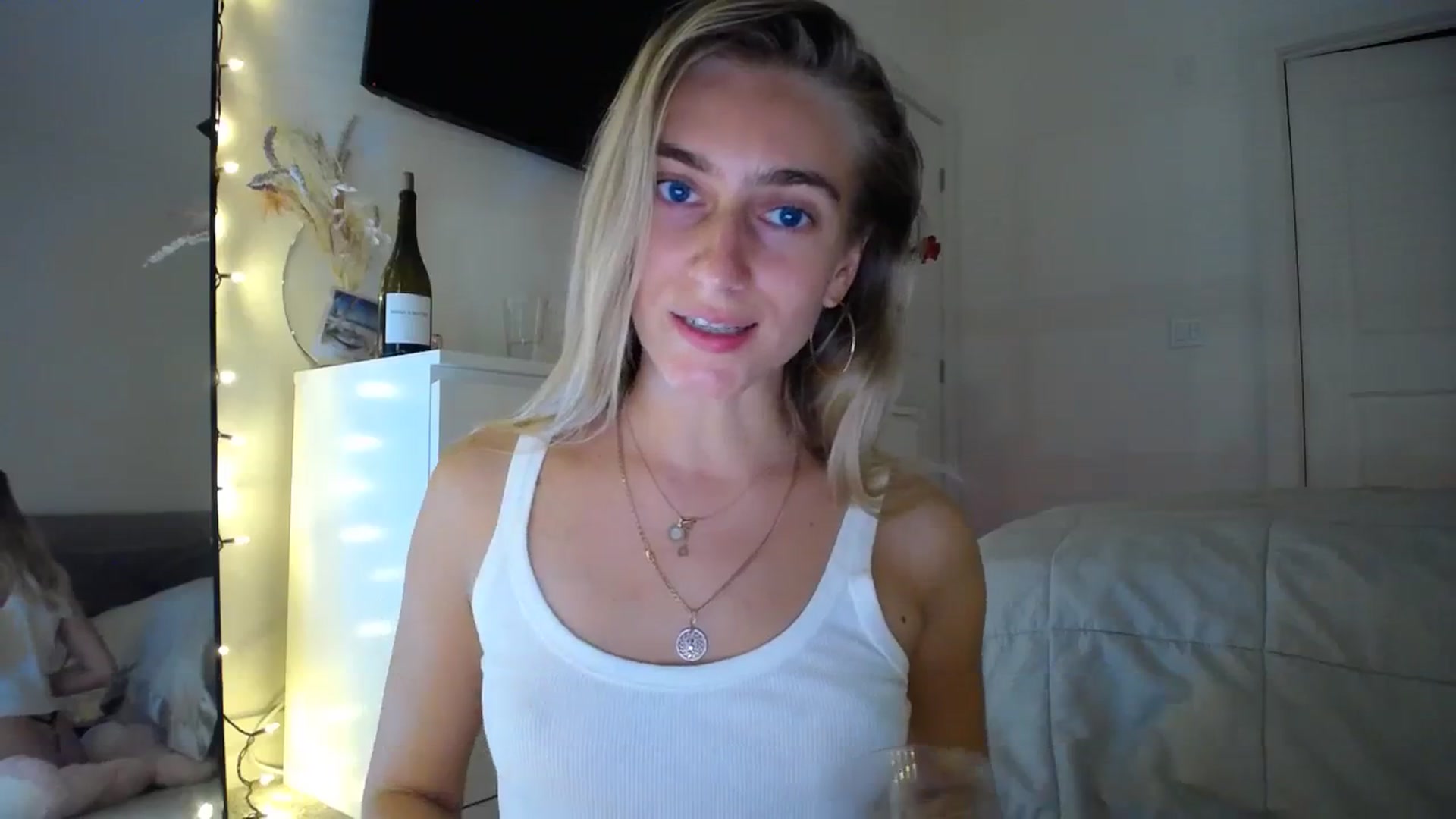 Gallery image thumbnail from Vodka_Queen's myfreecams stream on, 01/25/2024, 04:07 image 18 of 20