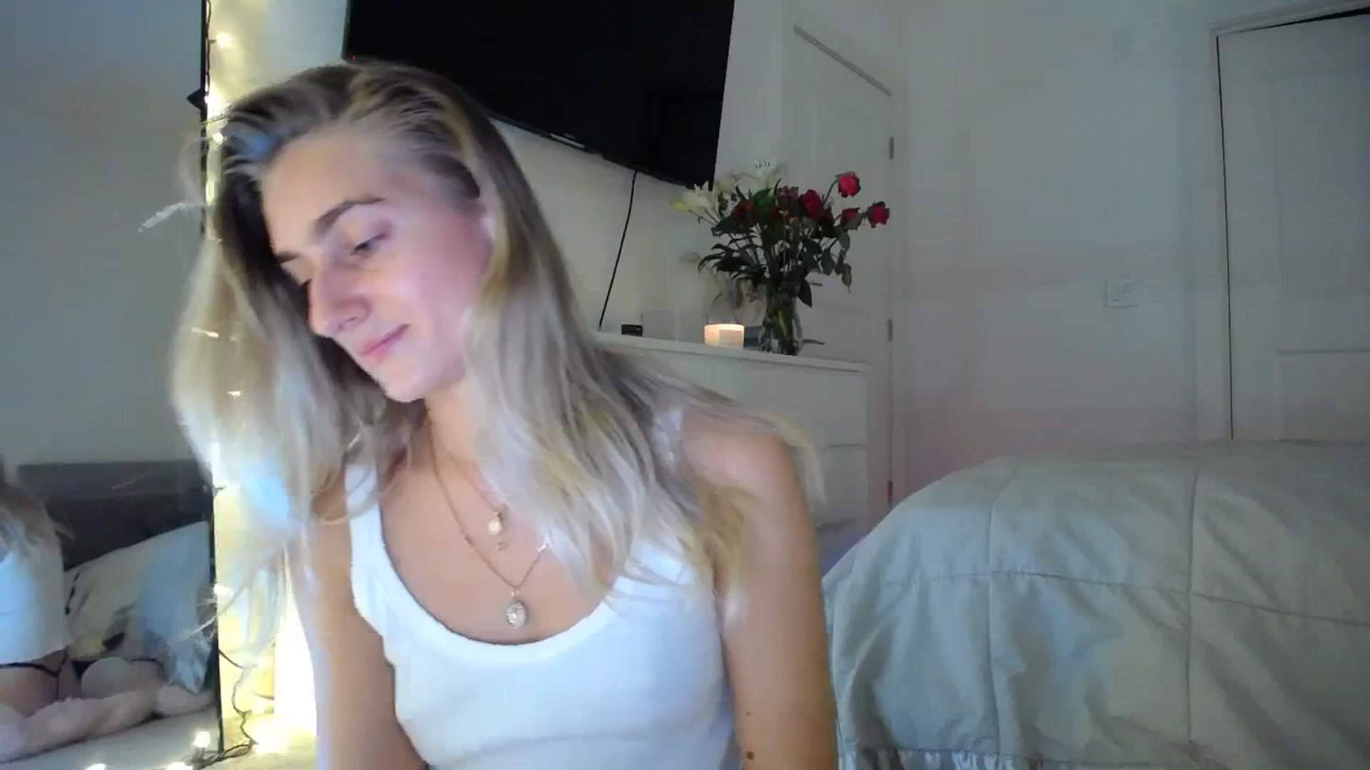 Gallery image thumbnail from Vodka_Queen's myfreecams stream on, 01/25/2024, 04:07 image 12 of 20
