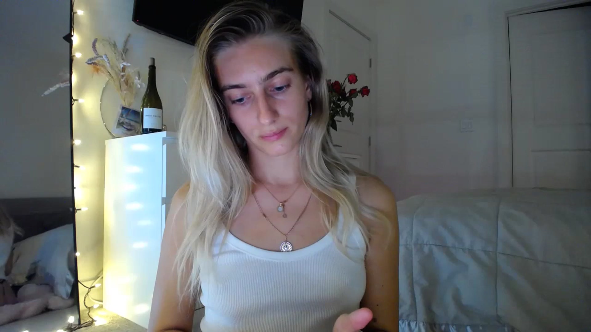 Gallery image thumbnail from Vodka_Queen's myfreecams stream on, 01/25/2024, 04:07 image 14 of 20