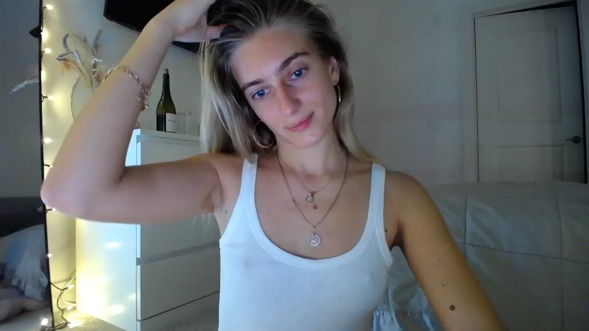 Gallery image thumbnail from Vodka_Queen's myfreecams stream on, 01/25/2024, 04:07 image 5 of 20