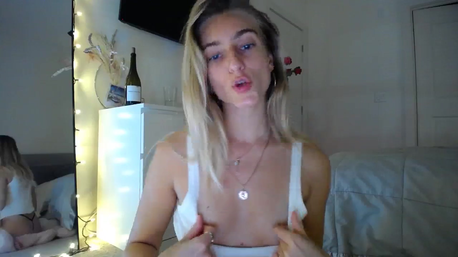 Gallery image thumbnail from Vodka_Queen's myfreecams stream on, 01/25/2024, 04:07 image 9 of 20
