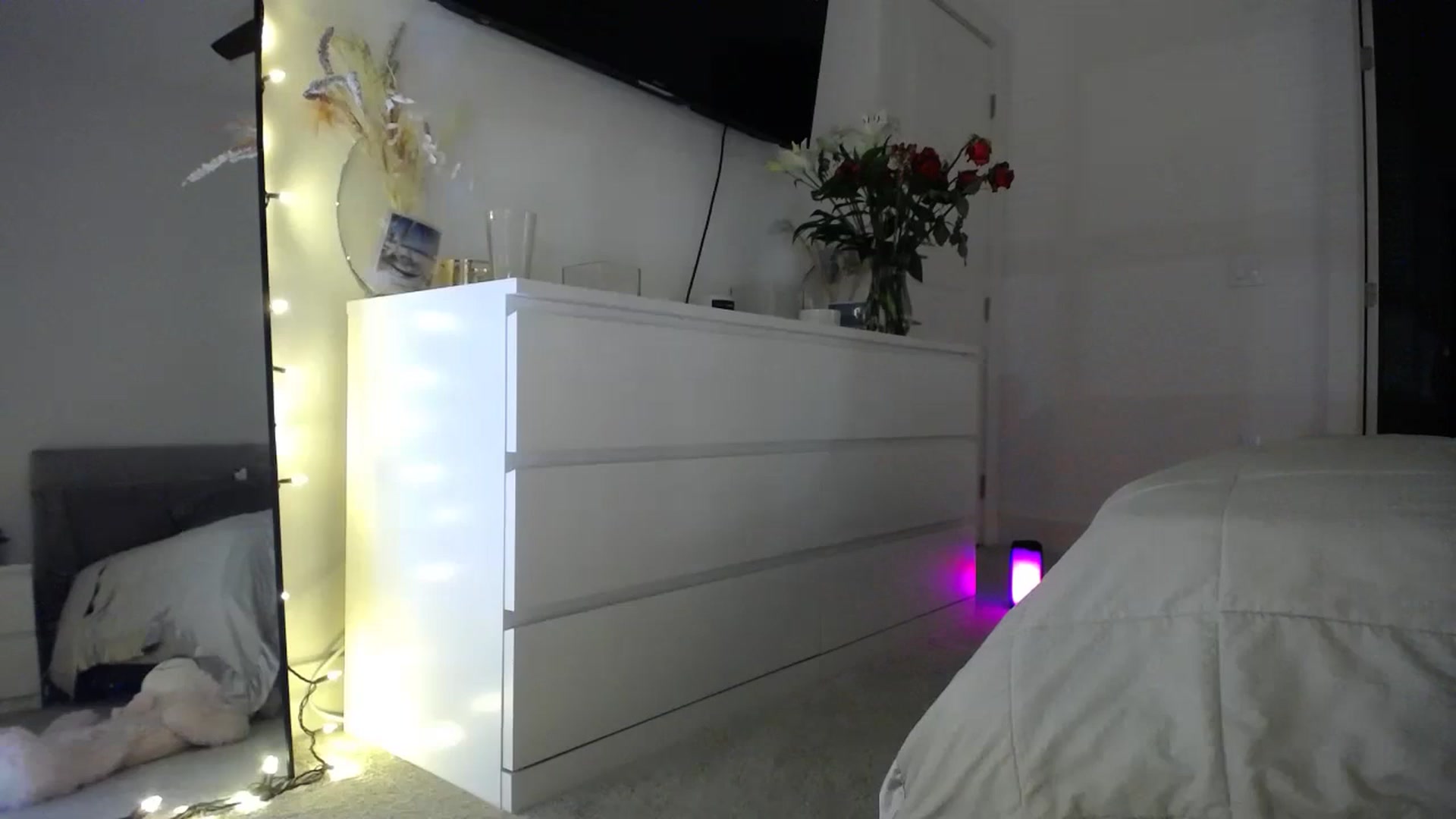 Gallery image thumbnail from Vodka_Queen's myfreecams stream on, 01/25/2024, 05:51 image 18 of 20
