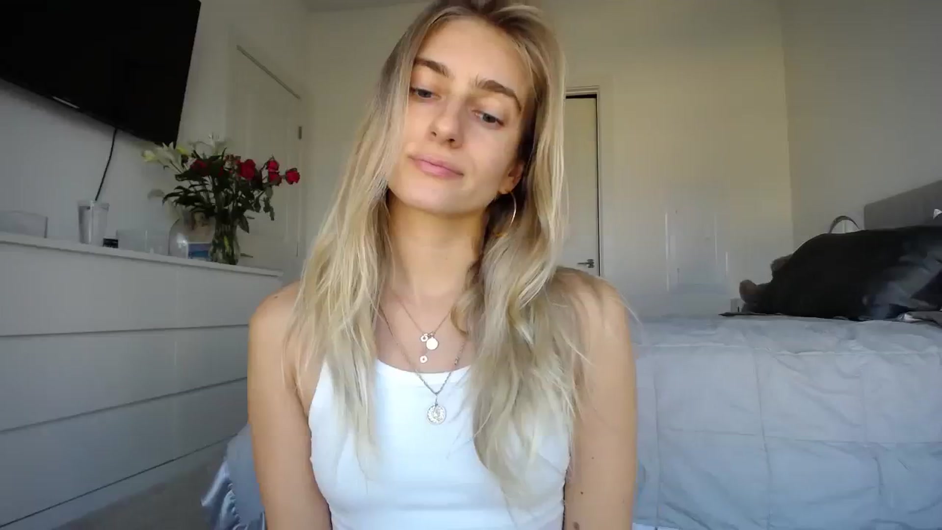 Gallery image thumbnail from Vodka_Queen's myfreecams stream on, 01/26/2024, 24:34 image 4 of 20