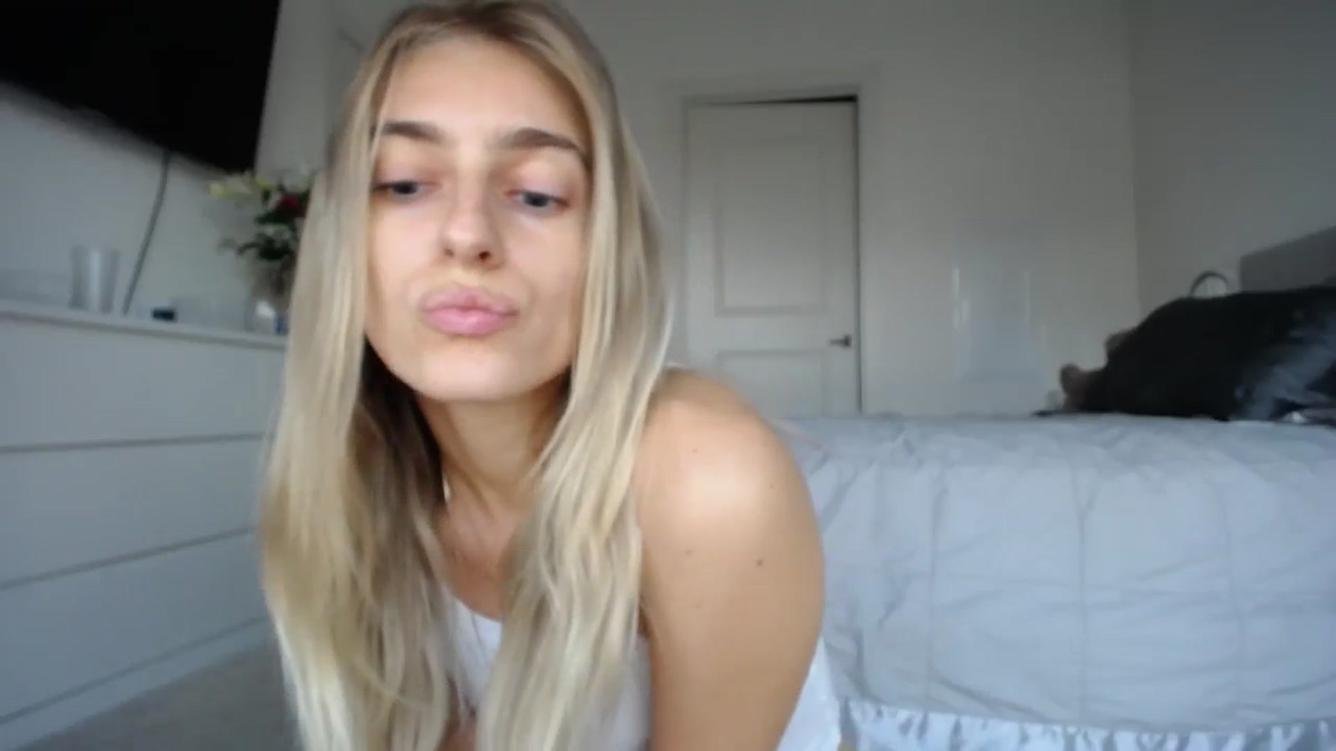 Gallery image thumbnail from Vodka_Queen's myfreecams stream on, 01/26/2024, 01:17 image 10 of 20