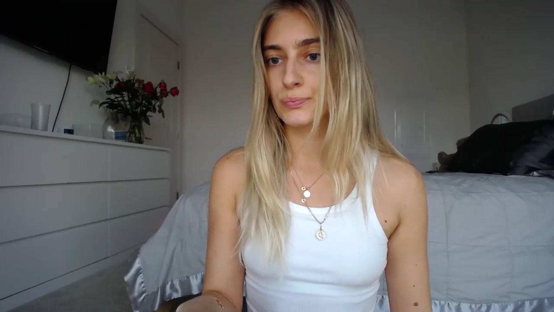 Gallery image thumbnail from Vodka_Queen's myfreecams stream on, 01/26/2024, 01:17 image 15 of 20