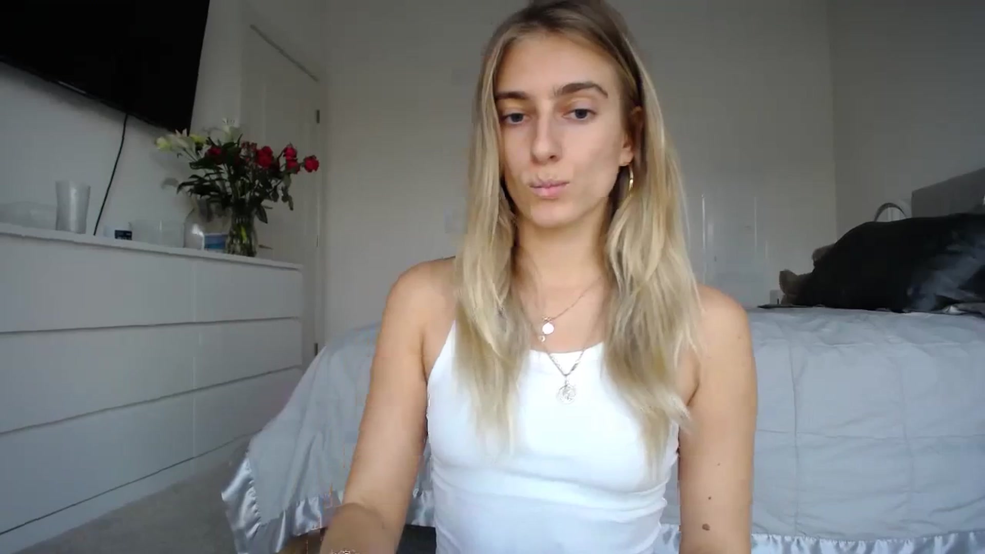 Gallery image thumbnail from Vodka_Queen's myfreecams stream on, 01/26/2024, 01:17 image 12 of 20