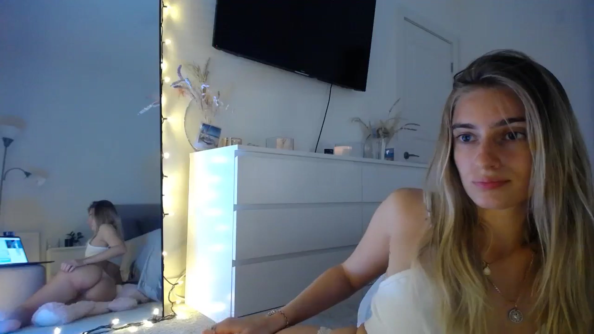 Gallery image thumbnail from Vodka_Queen's myfreecams stream on, 02/01/2024, 05:37 image 10 of 20