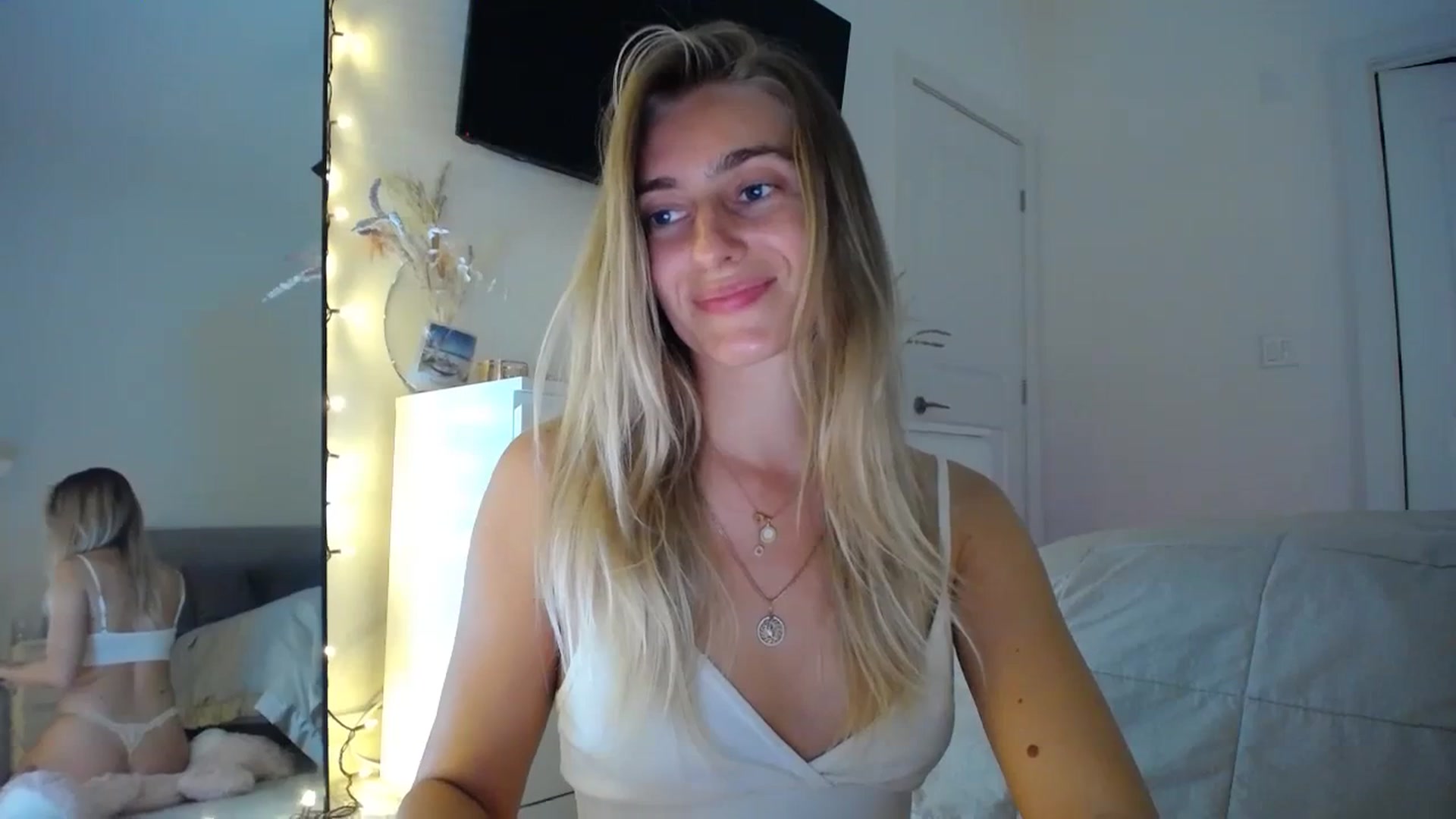 Gallery image thumbnail from Vodka_Queen's myfreecams stream on, 02/01/2024, 05:37 image 18 of 20