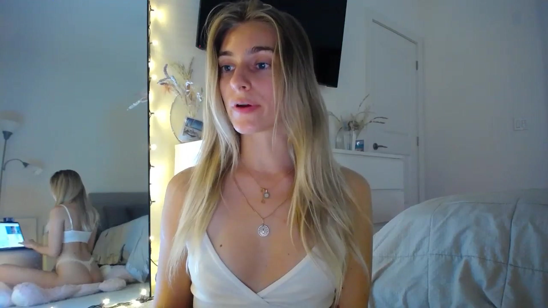 Gallery image thumbnail from Vodka_Queen's myfreecams stream on, 02/01/2024, 05:37 image 5 of 20