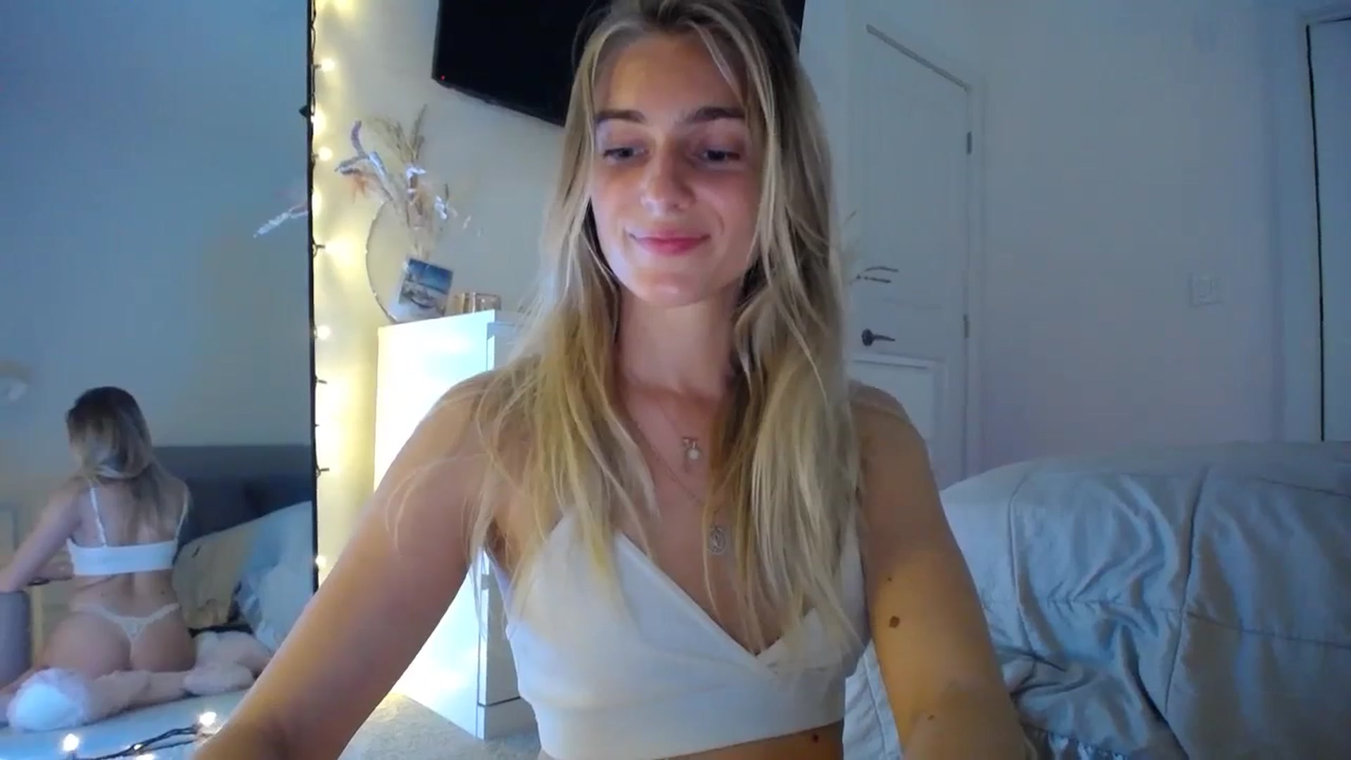Gallery image thumbnail from Vodka_Queen's myfreecams stream on, 02/01/2024, 05:37 image 14 of 20