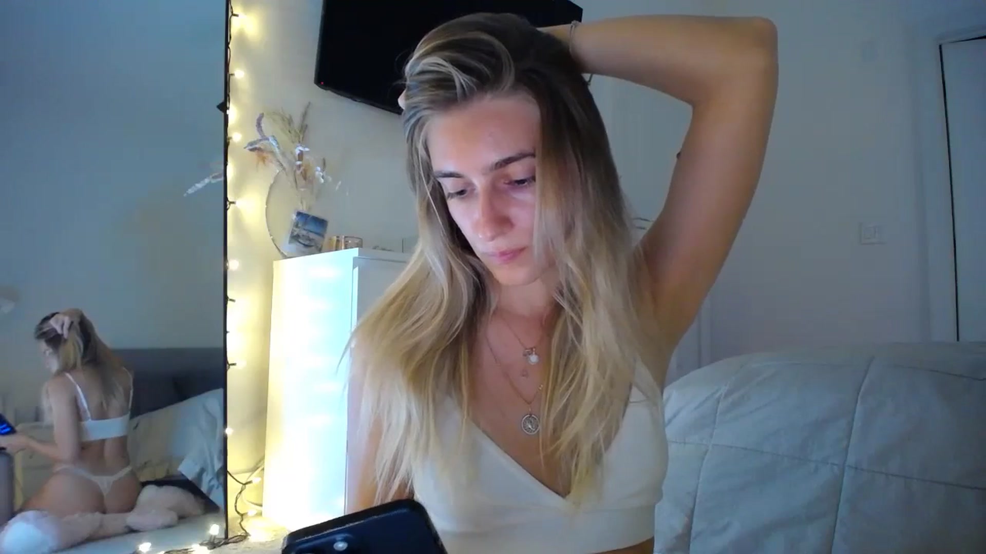 Gallery image thumbnail from Vodka_Queen's myfreecams stream on, 02/01/2024, 05:37 image 16 of 20
