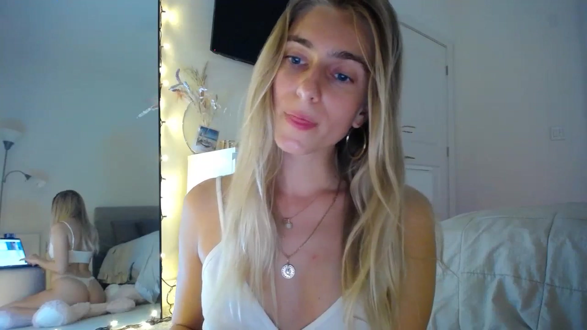 Gallery image thumbnail from Vodka_Queen's myfreecams stream on, 02/01/2024, 05:37 image 6 of 20