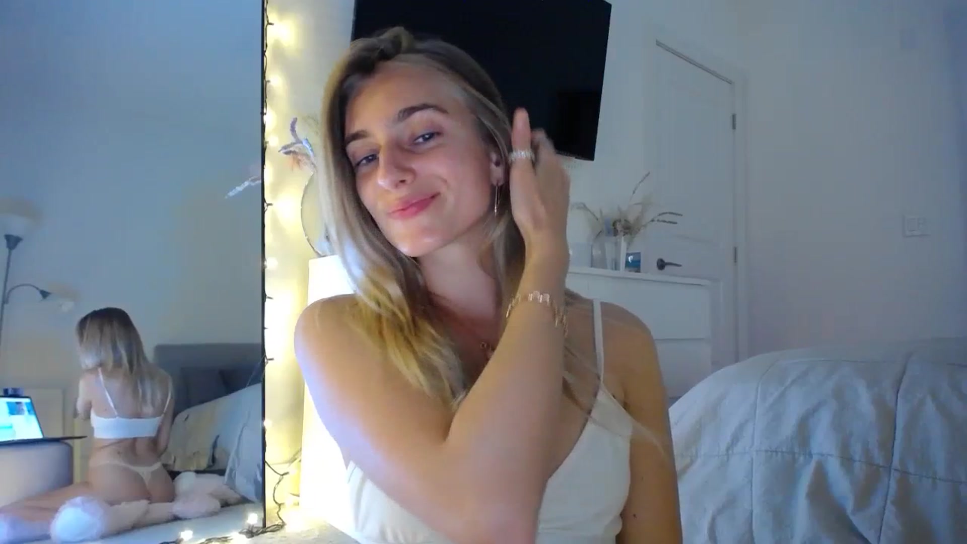 Gallery image thumbnail from Vodka_Queen's myfreecams stream on, 02/01/2024, 05:37 image 13 of 20