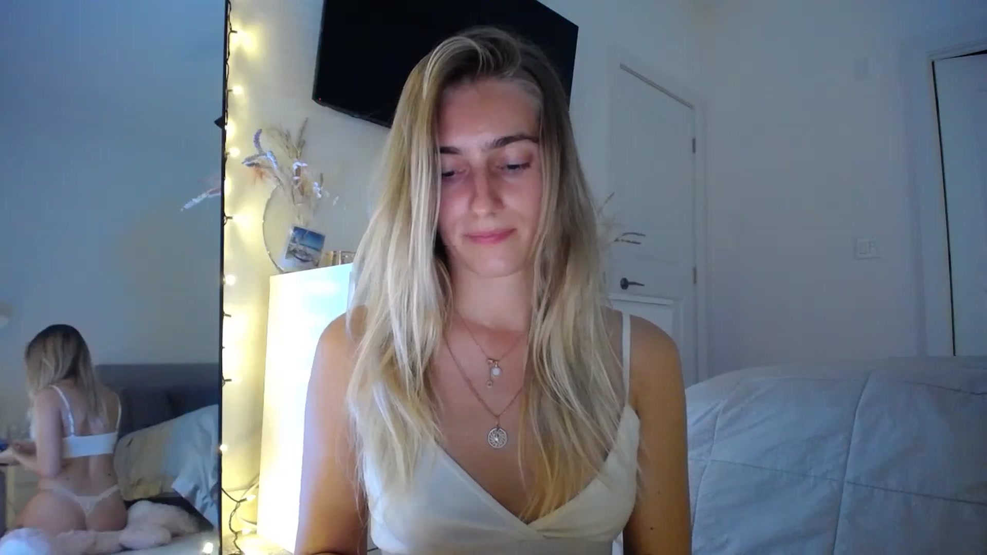 Gallery image thumbnail from Vodka_Queen's myfreecams stream on, 02/01/2024, 05:37 image 17 of 20