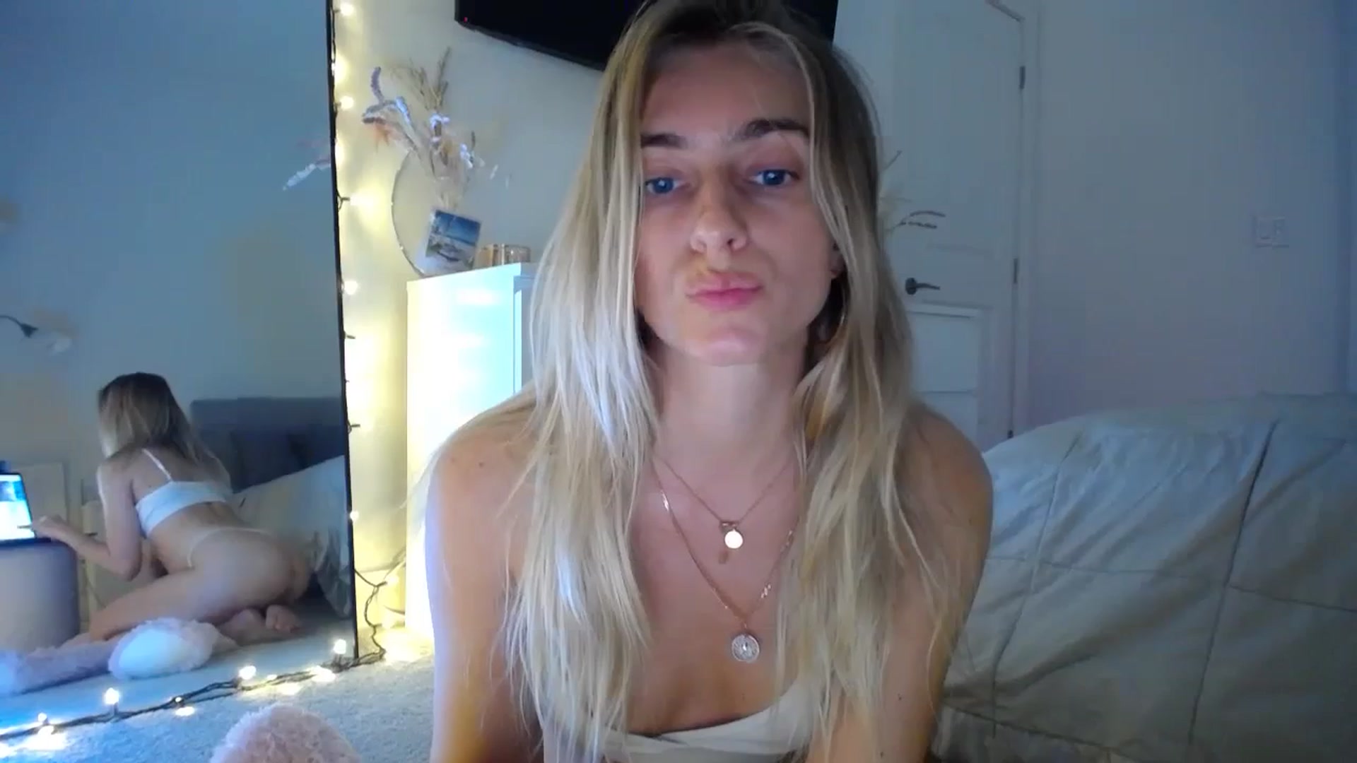 Gallery image thumbnail from Vodka_Queen's myfreecams stream on, 02/01/2024, 06:40 image 18 of 20