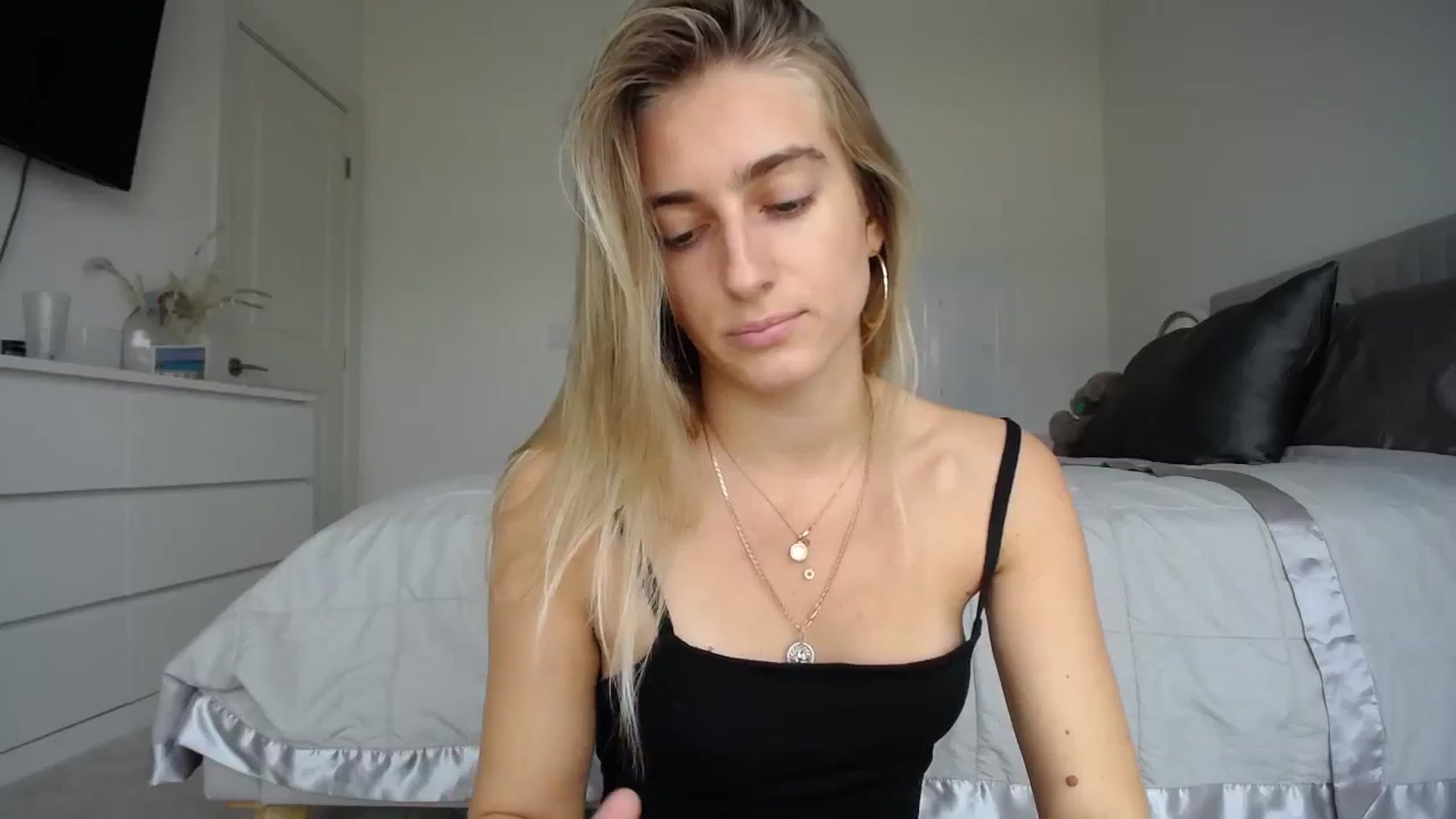 Gallery image thumbnail from Vodka_Queen's myfreecams stream on, 02/02/2024, 24:01 image 12 of 20