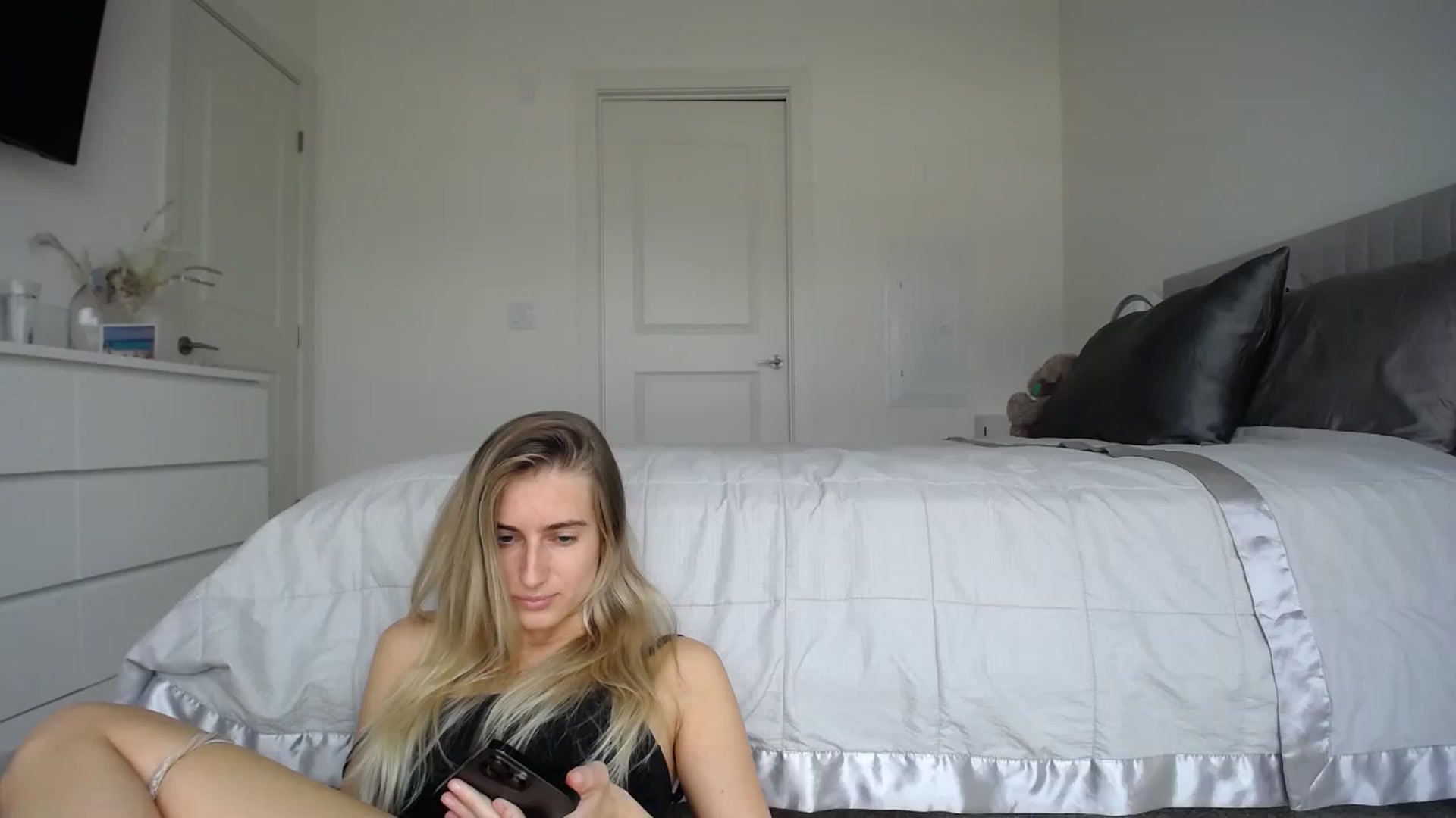 Gallery image thumbnail from Vodka_Queen's myfreecams stream on, 02/02/2024, 24:01 image 10 of 20