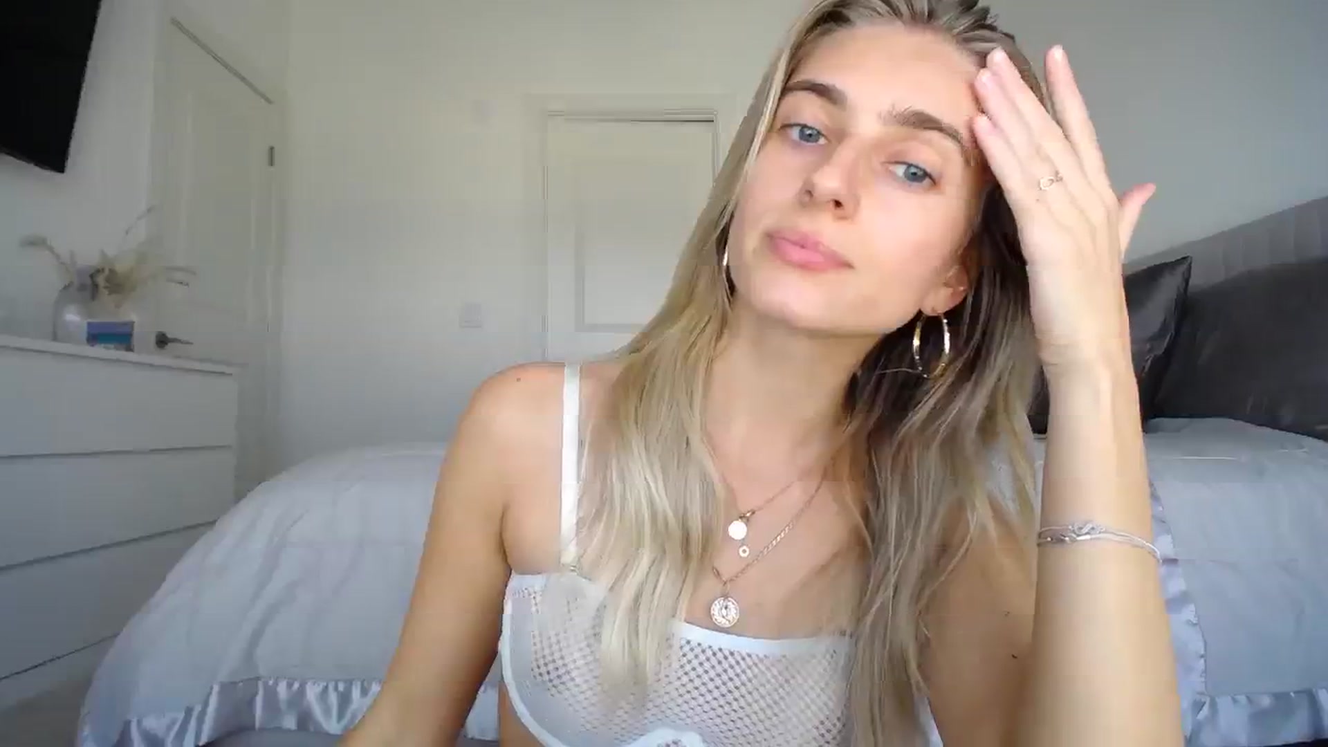 Gallery image thumbnail from Vodka_Queen's myfreecams stream on, 02/02/2024, 23:26 image 11 of 20