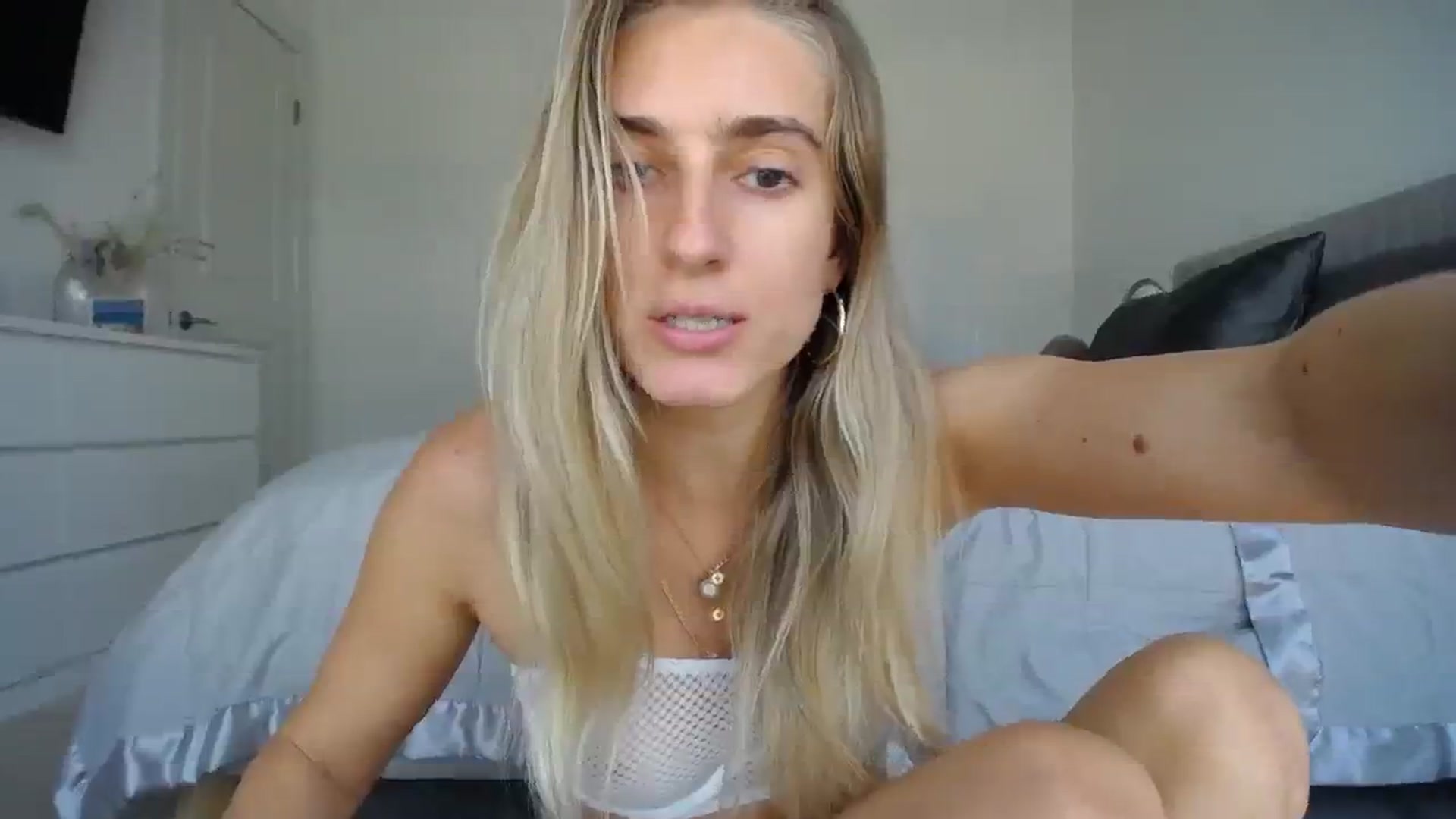 Gallery image thumbnail from Vodka_Queen's myfreecams stream on, 02/03/2024, 24:09 image 7 of 20