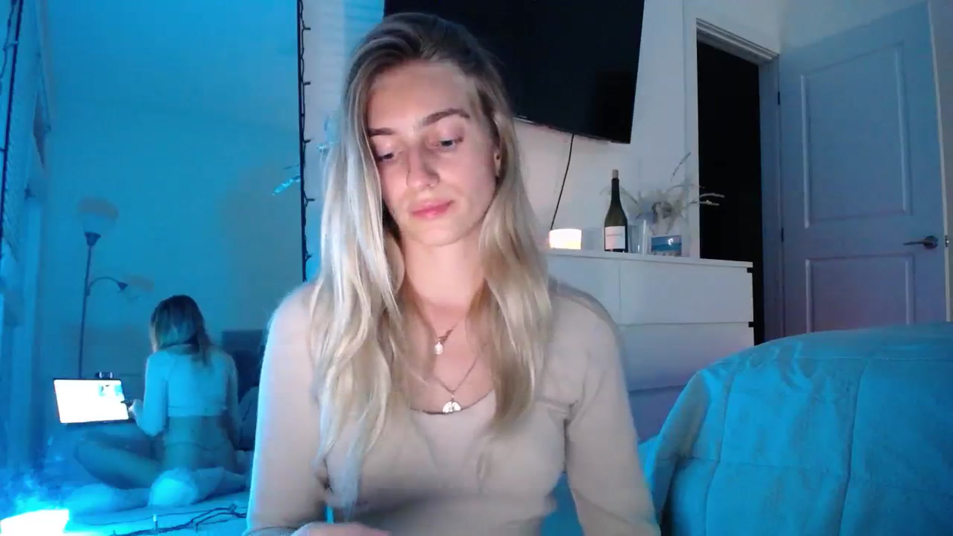 Gallery image thumbnail from Vodka_Queen's myfreecams stream on, 02/08/2024, 03:07 image 12 of 20