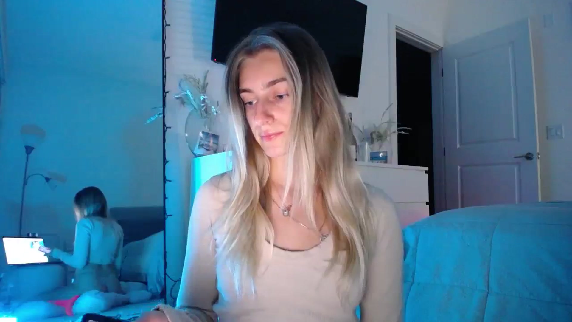 Gallery image thumbnail from Vodka_Queen's myfreecams stream on, 02/08/2024, 03:07 image 2 of 20